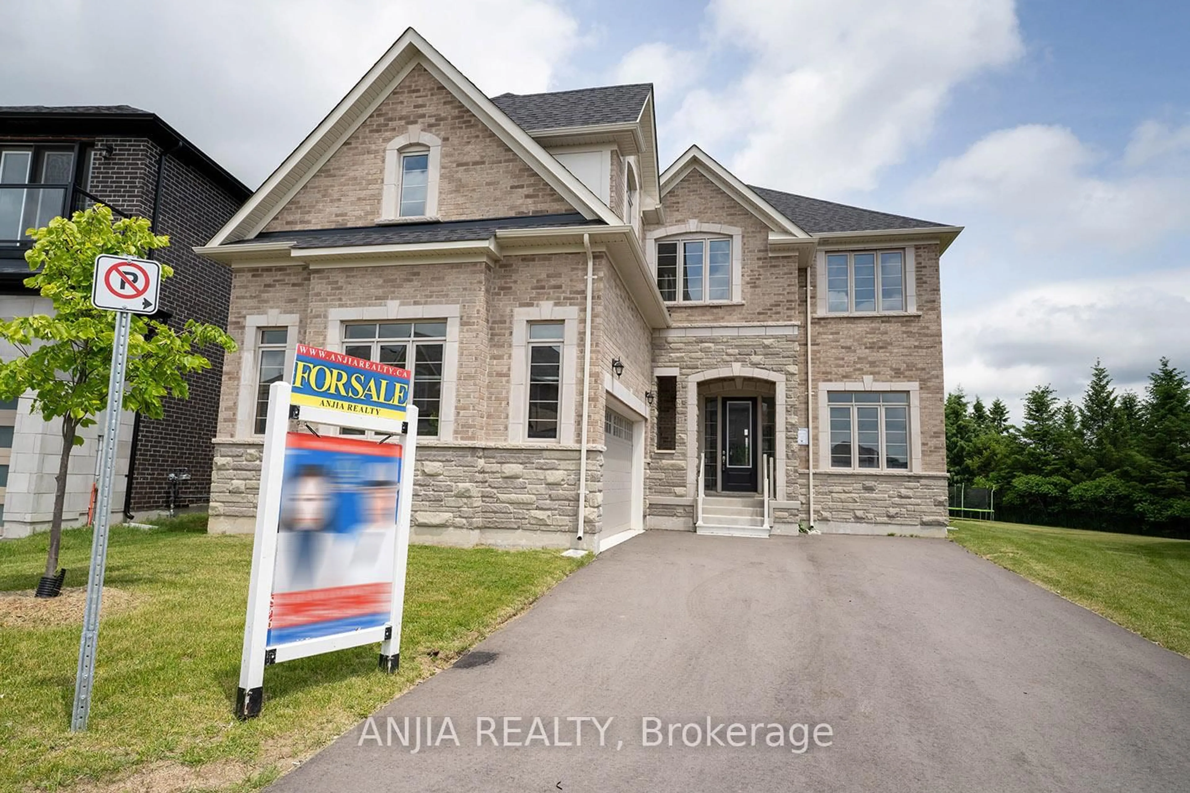 Home with brick exterior material, building for 21 Joiner Circ, Whitchurch-Stouffville Ontario L4A 4W9