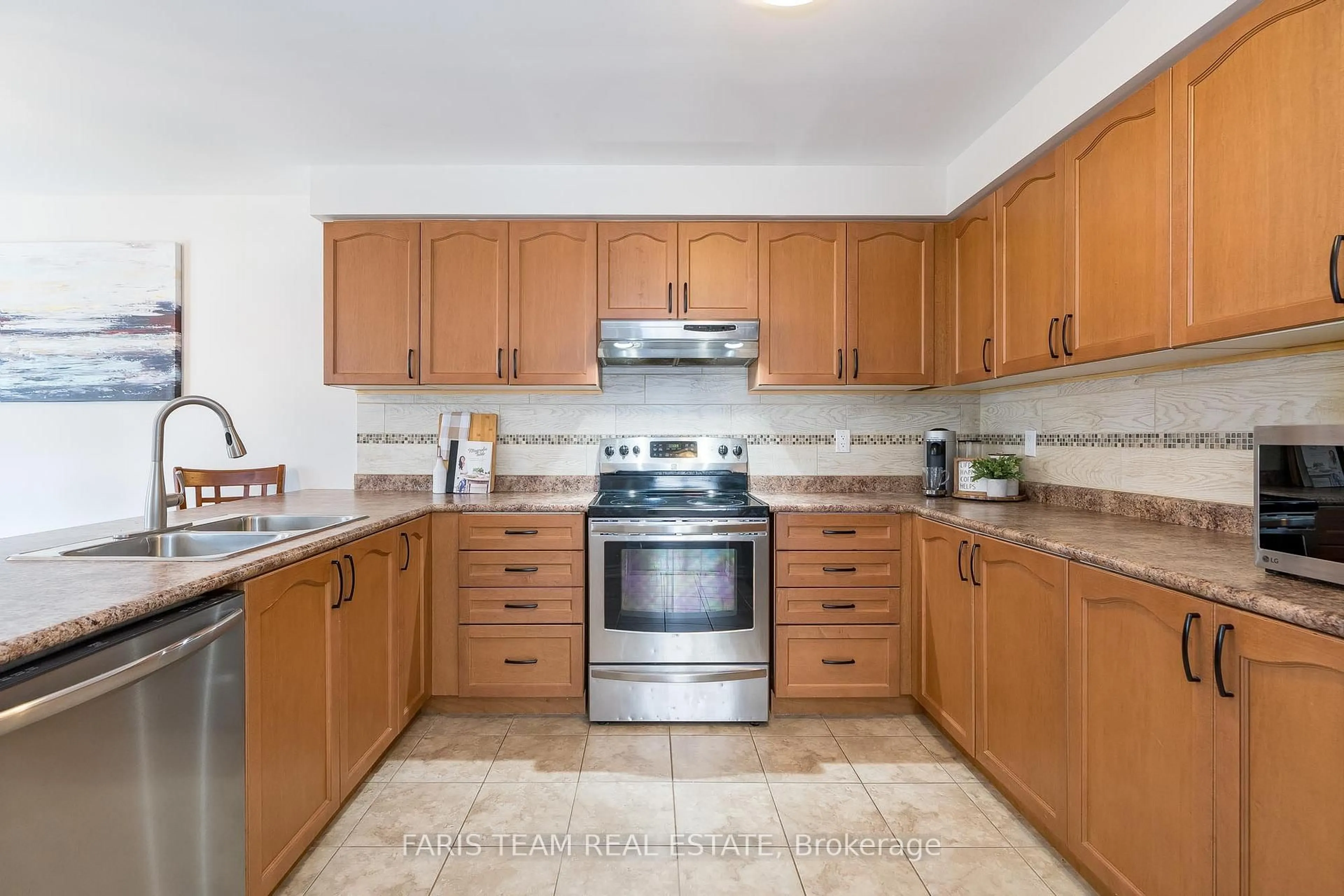 Standard kitchen, unknown for 180 Maplewood Dr, Essa Ontario L3W 0G1