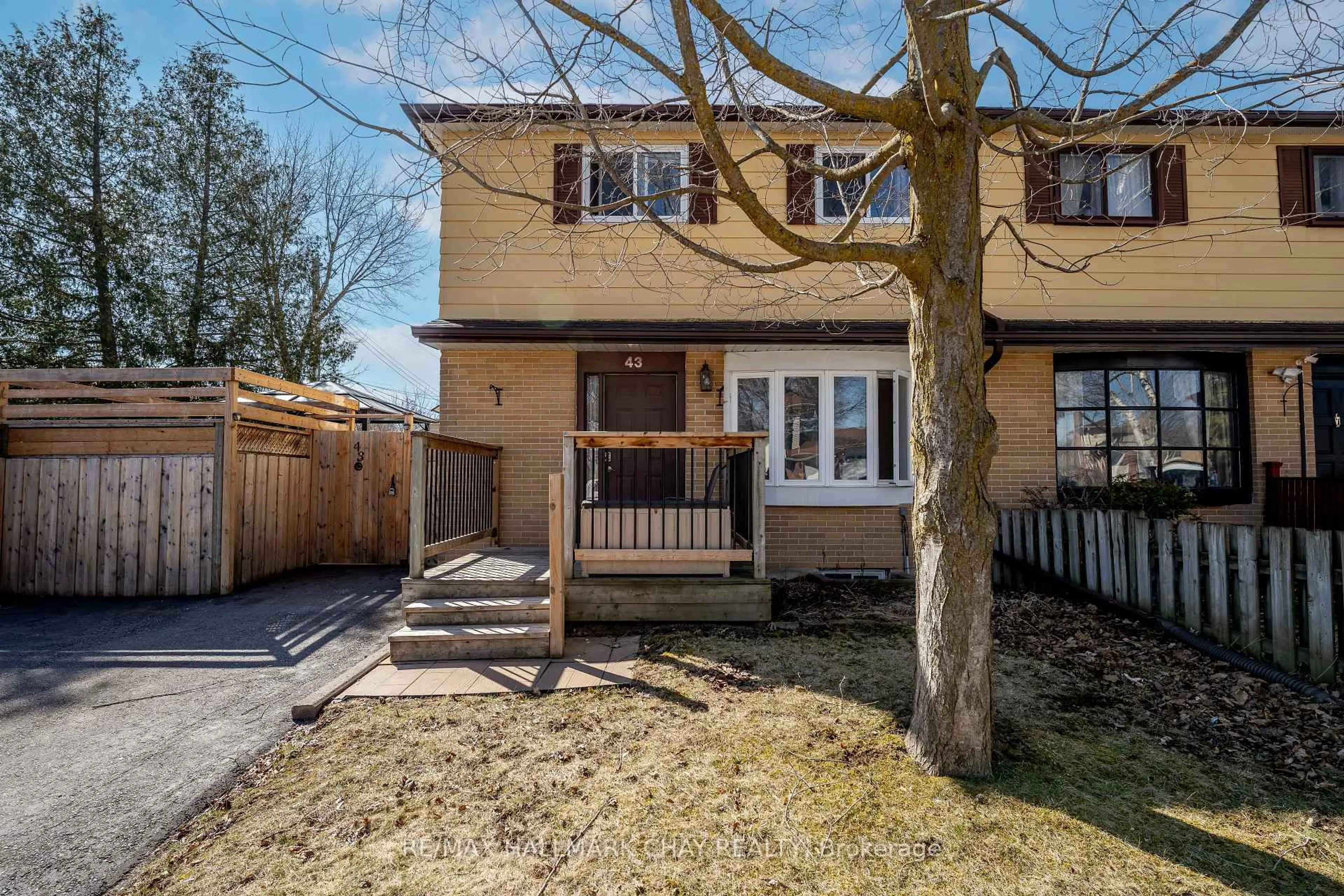 A pic from outside/outdoor area/front of a property/back of a property/a pic from drone, street for 43 Adeline Ave, New Tecumseth Ontario L0G 1W0