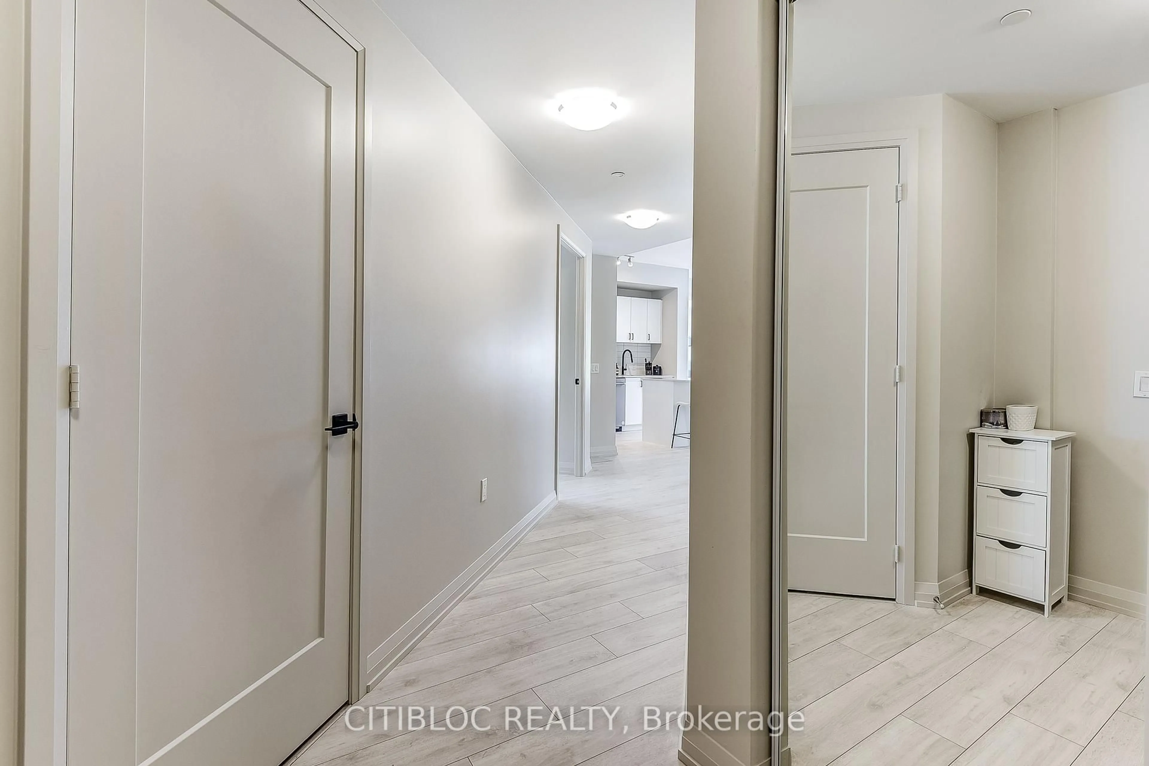 Indoor entryway for 9000 Jane St #1408, Vaughan Ontario L4K 0M6