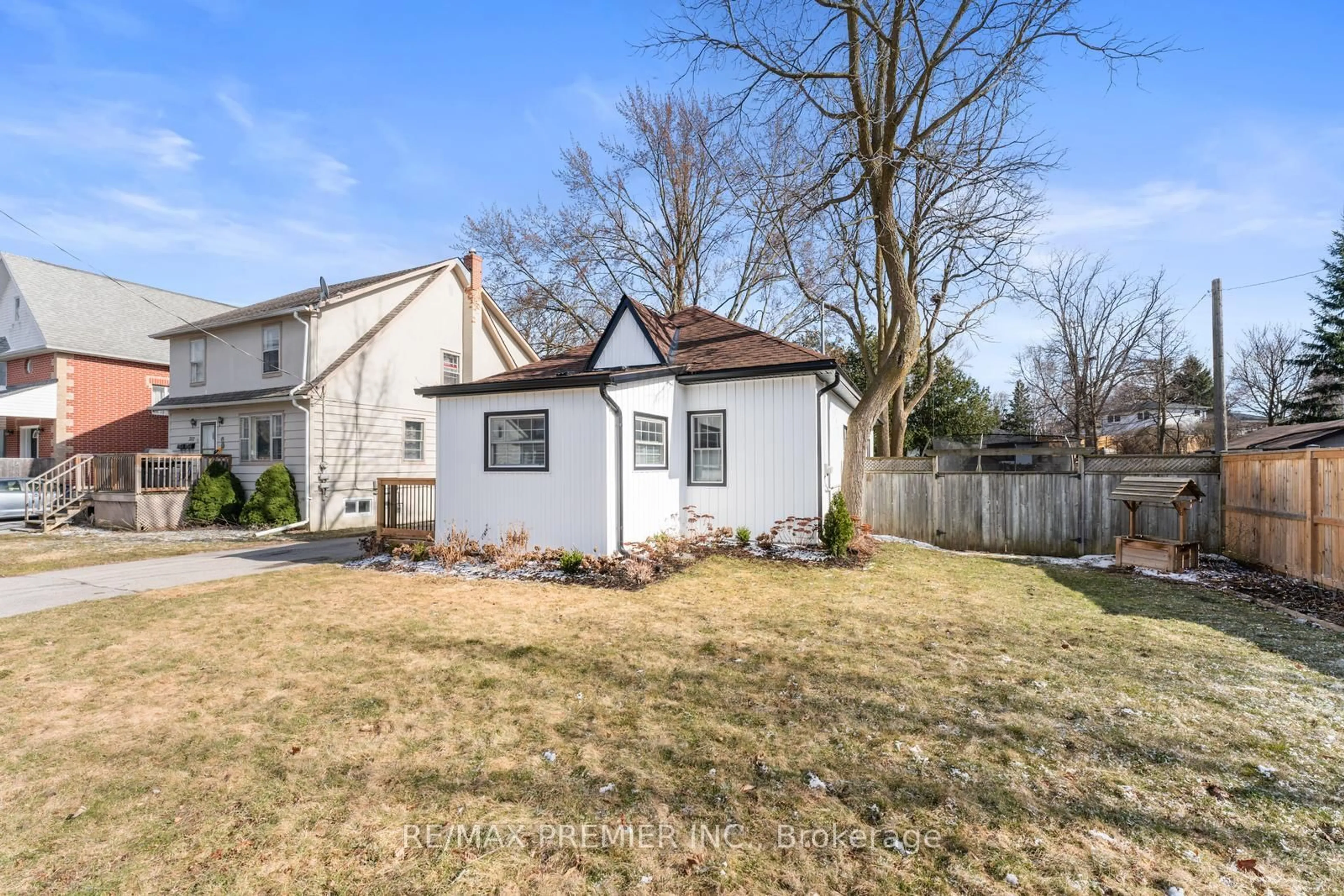 Unknown for 378 Andrew St, Newmarket Ontario L3Y 1H4