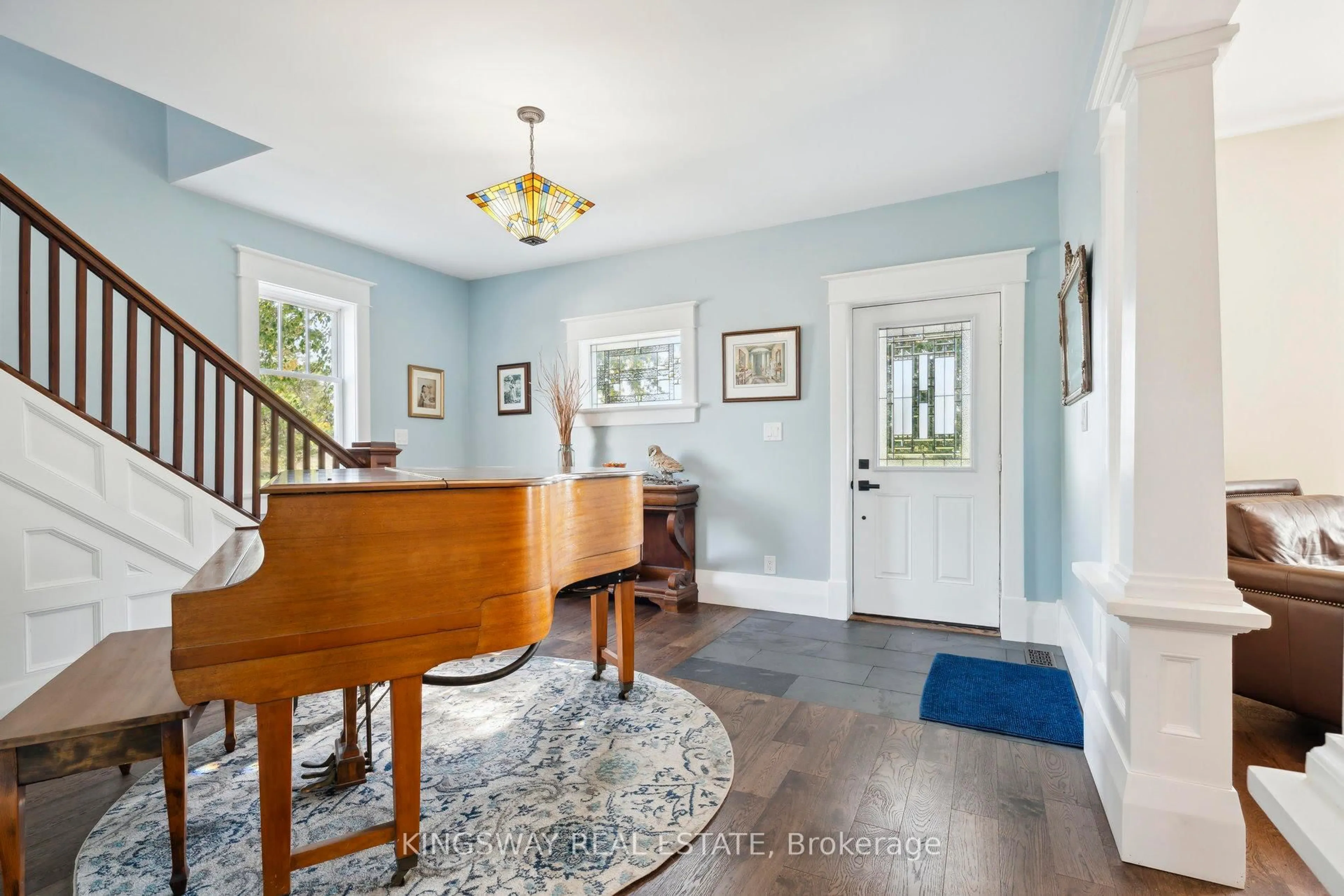 Indoor entryway for 2612 10th Line, Innisfil Ontario L9S 3R2