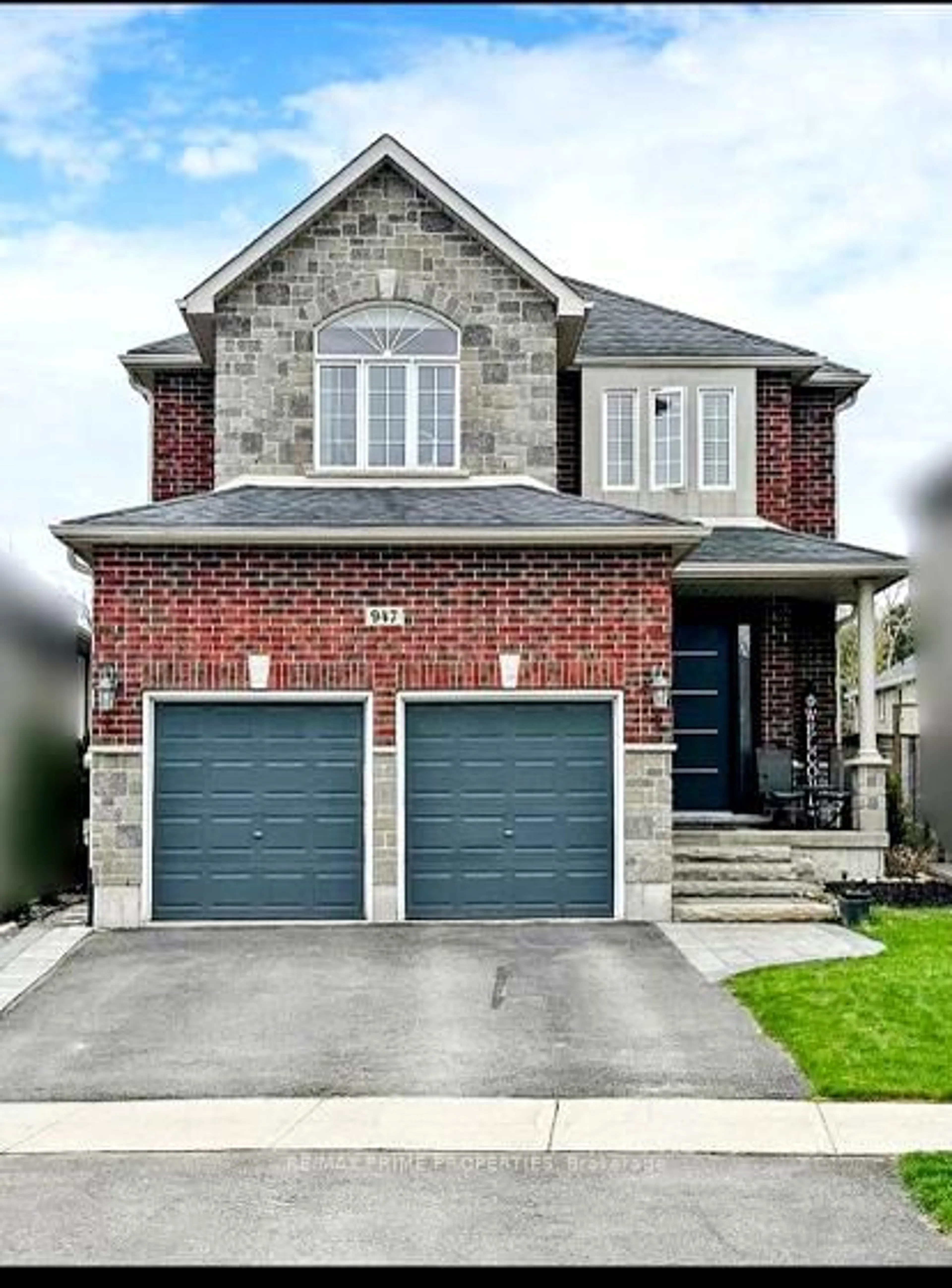 Home with brick exterior material, street for 947 Booth Ave, Innisfil Ontario L9S 0A5