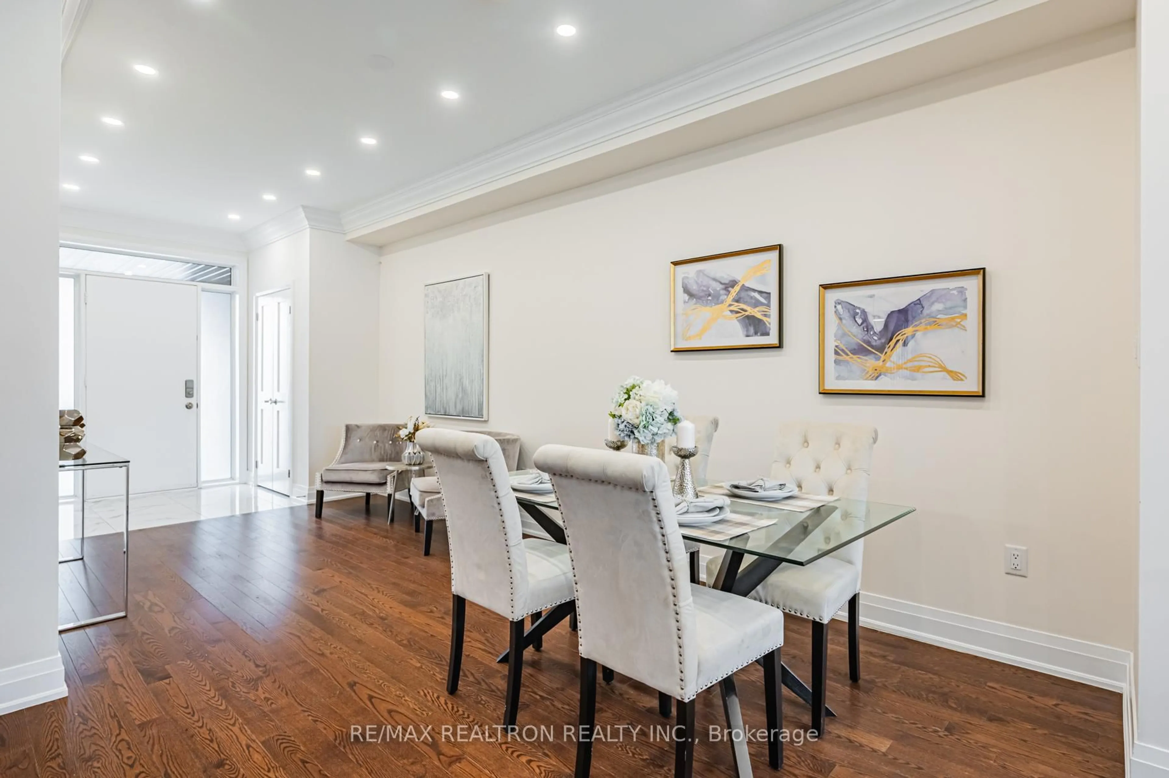 Dining room, wood/laminate floor for 10 Causland Lane, Richmond Hill Ontario L4S 0G5