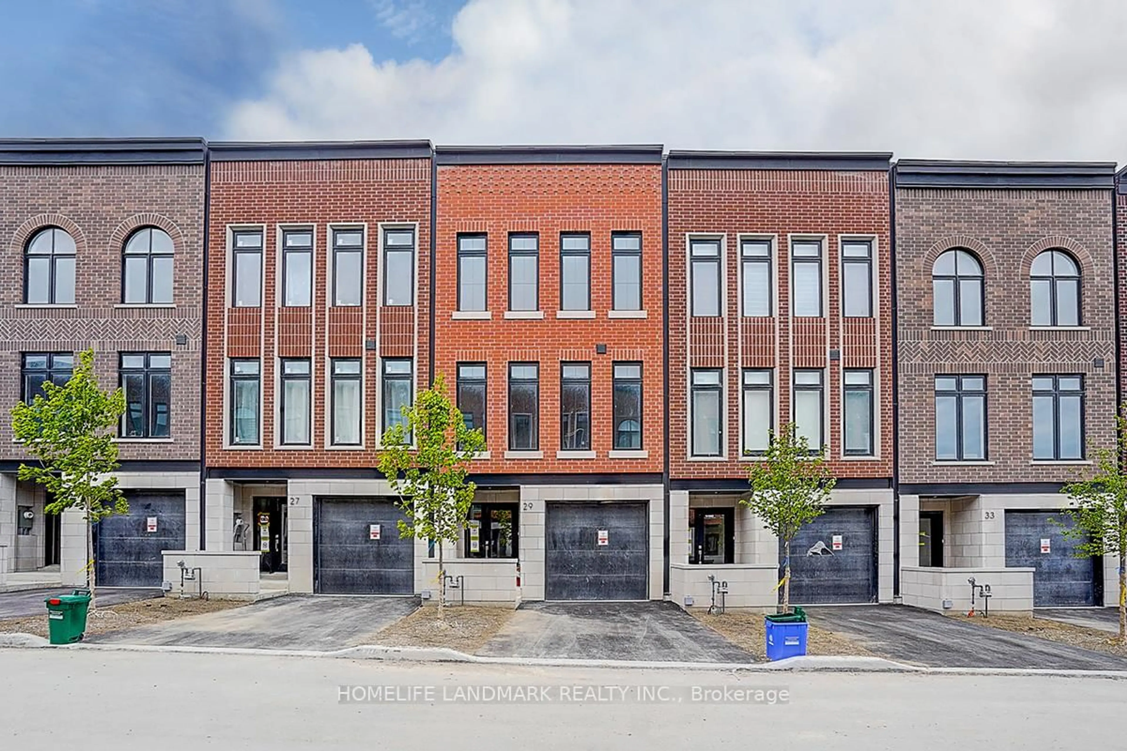 Home with brick exterior material, street for 29 Chestnut Crt, Aurora Ontario L4G 4A4