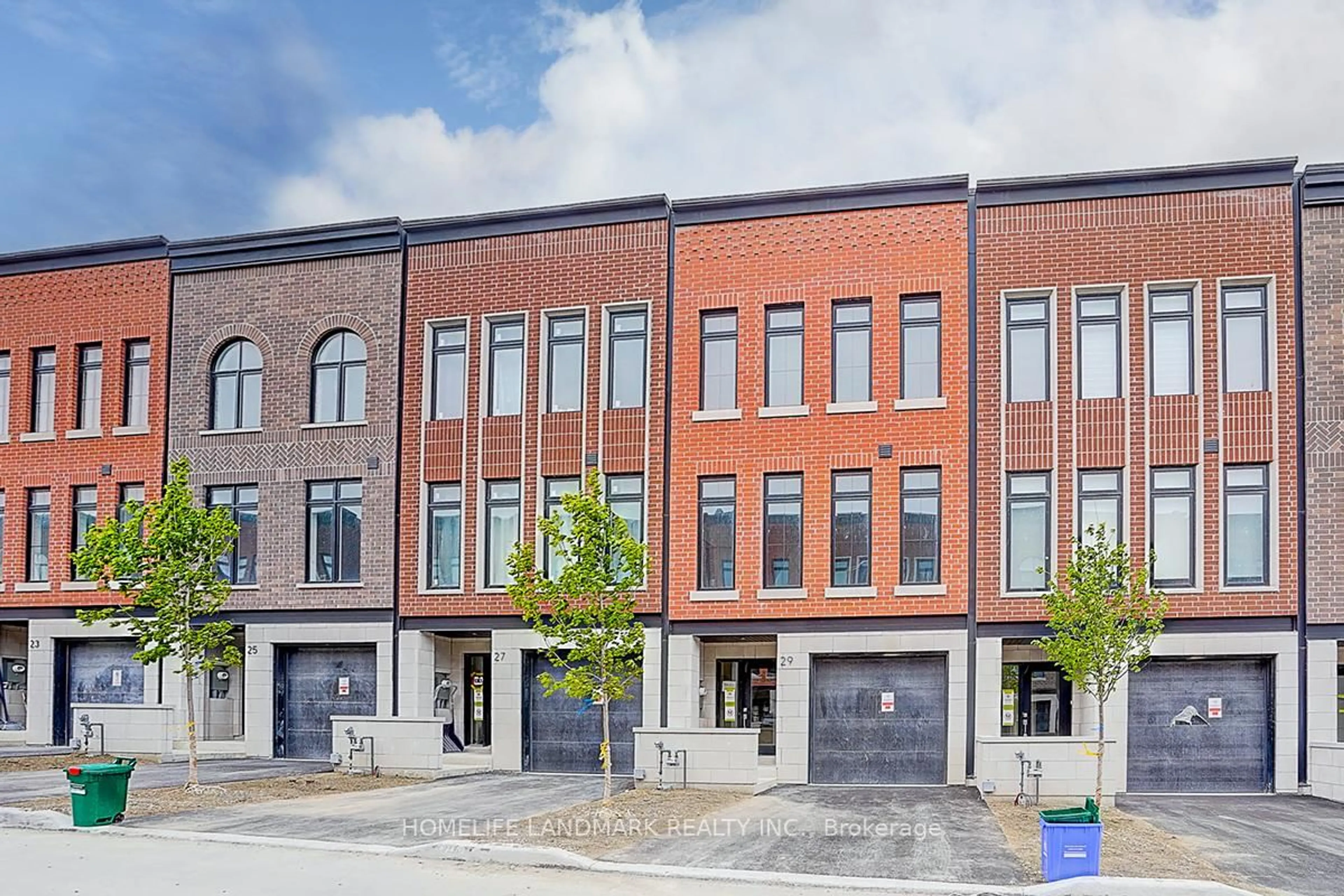 Home with brick exterior material, street for 29 Chestnut Crt, Aurora Ontario L4G 4A4