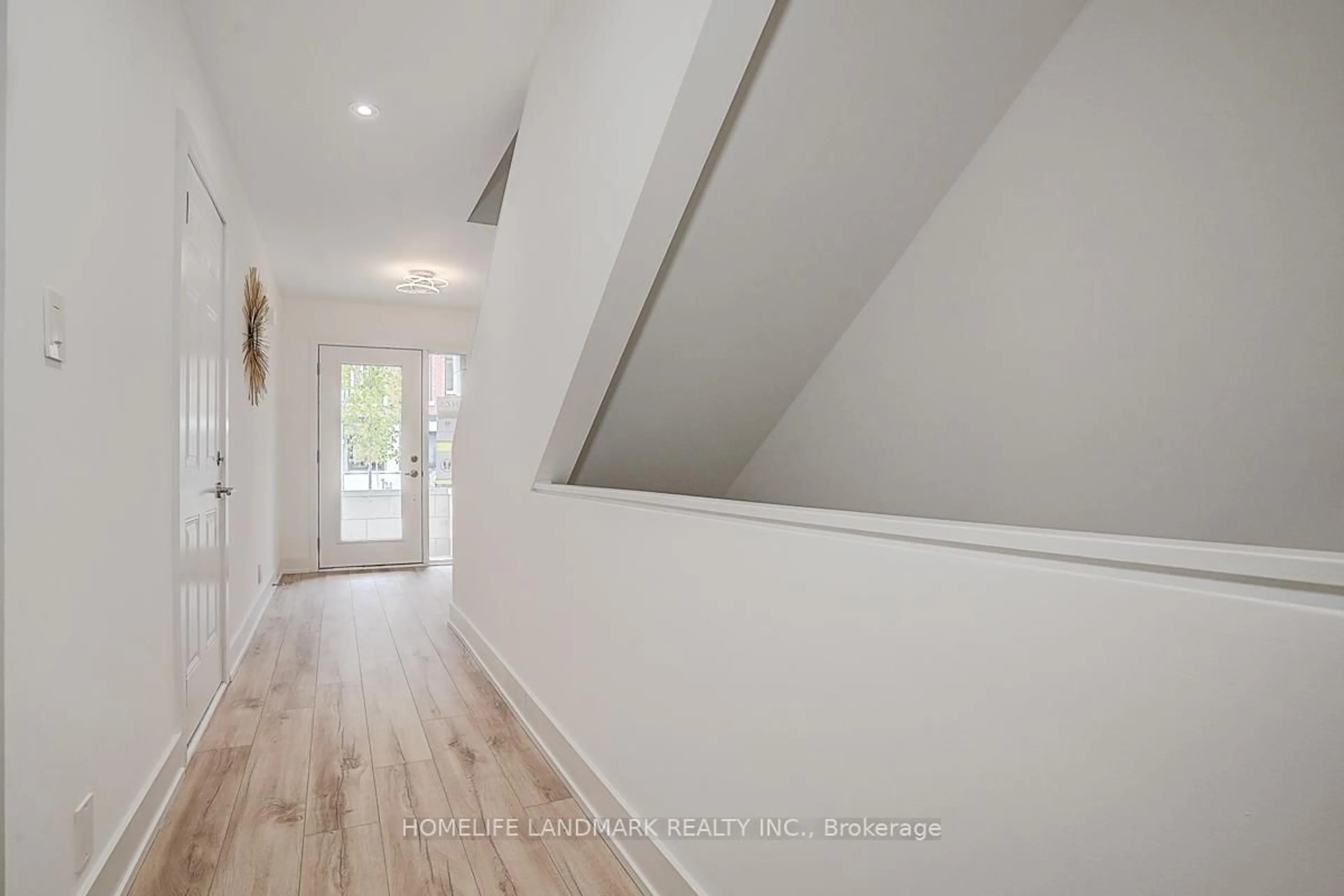 Unknown for 29 Chestnut Crt, Aurora Ontario L4G 4A4