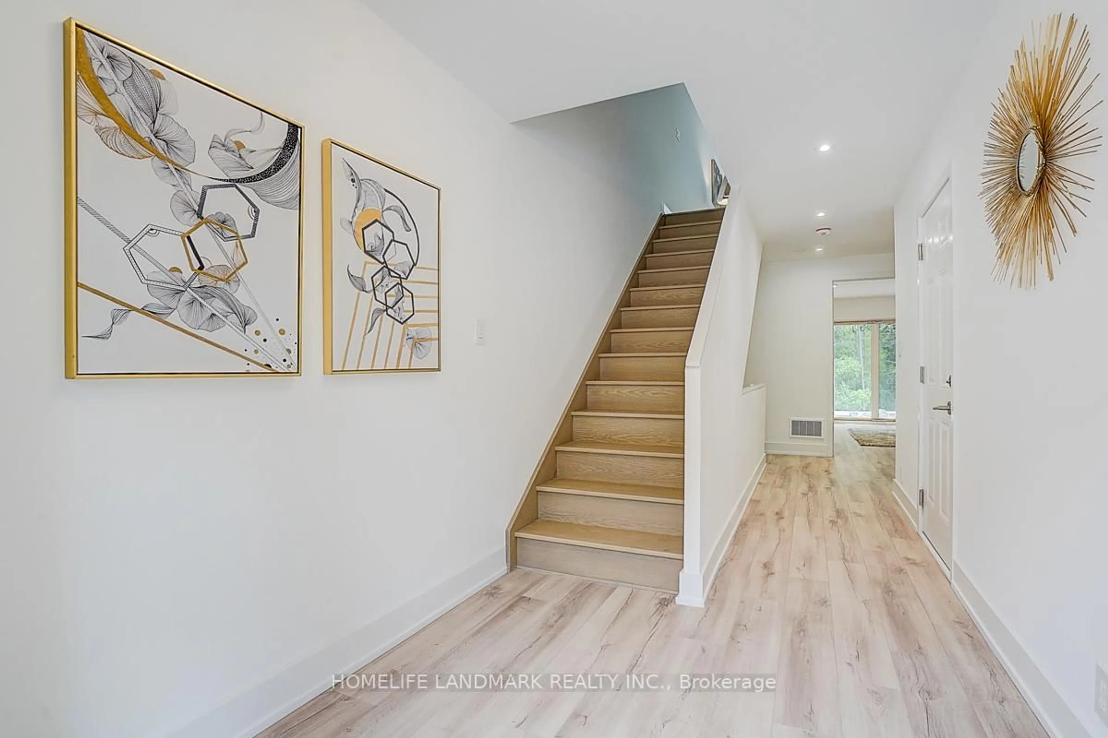 Stairs for 29 Chestnut Crt, Aurora Ontario L4G 4A4
