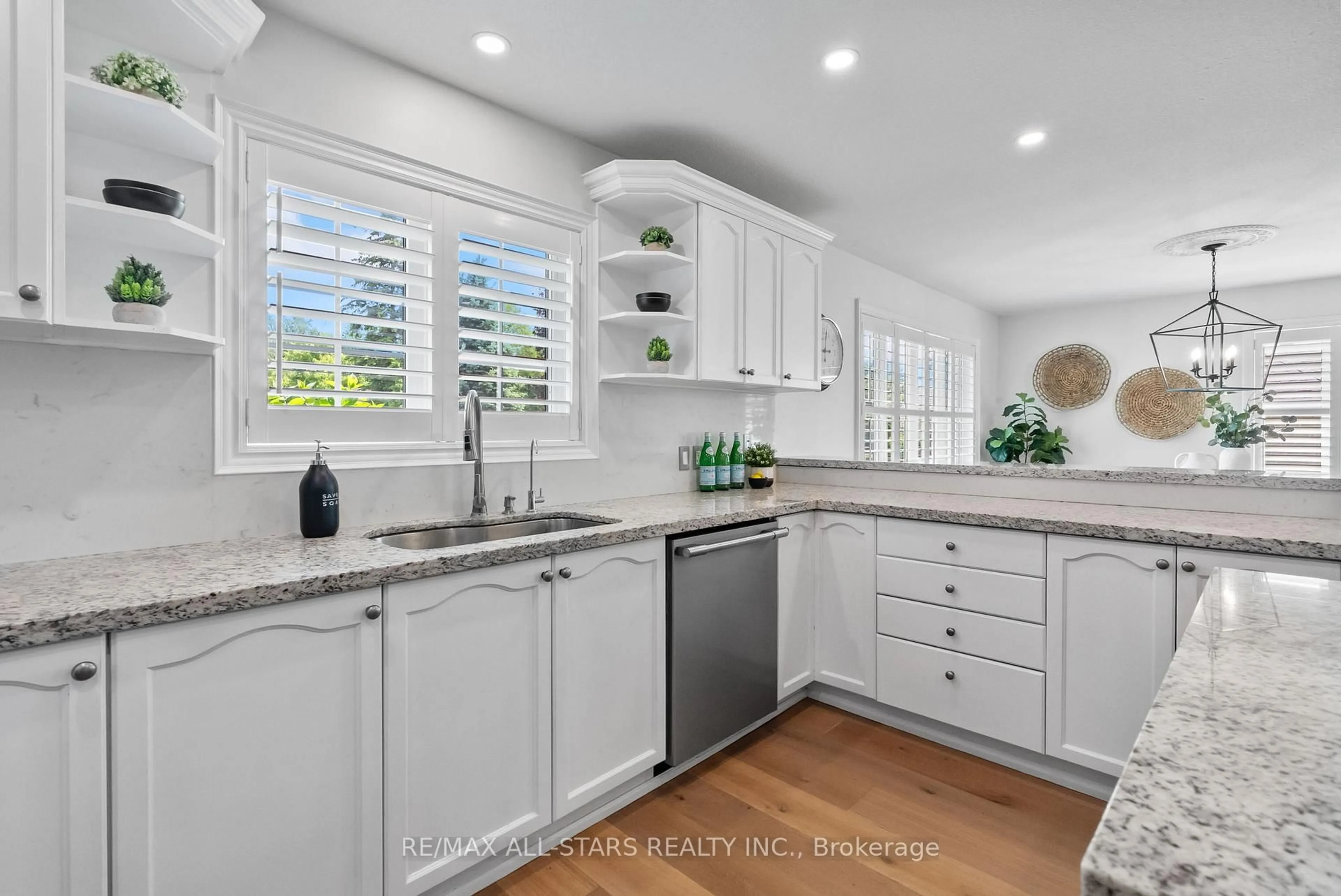Open concept kitchen, ceramic/tile floor for 41A Sandy Hook Rd, Uxbridge Ontario L9P 1X2