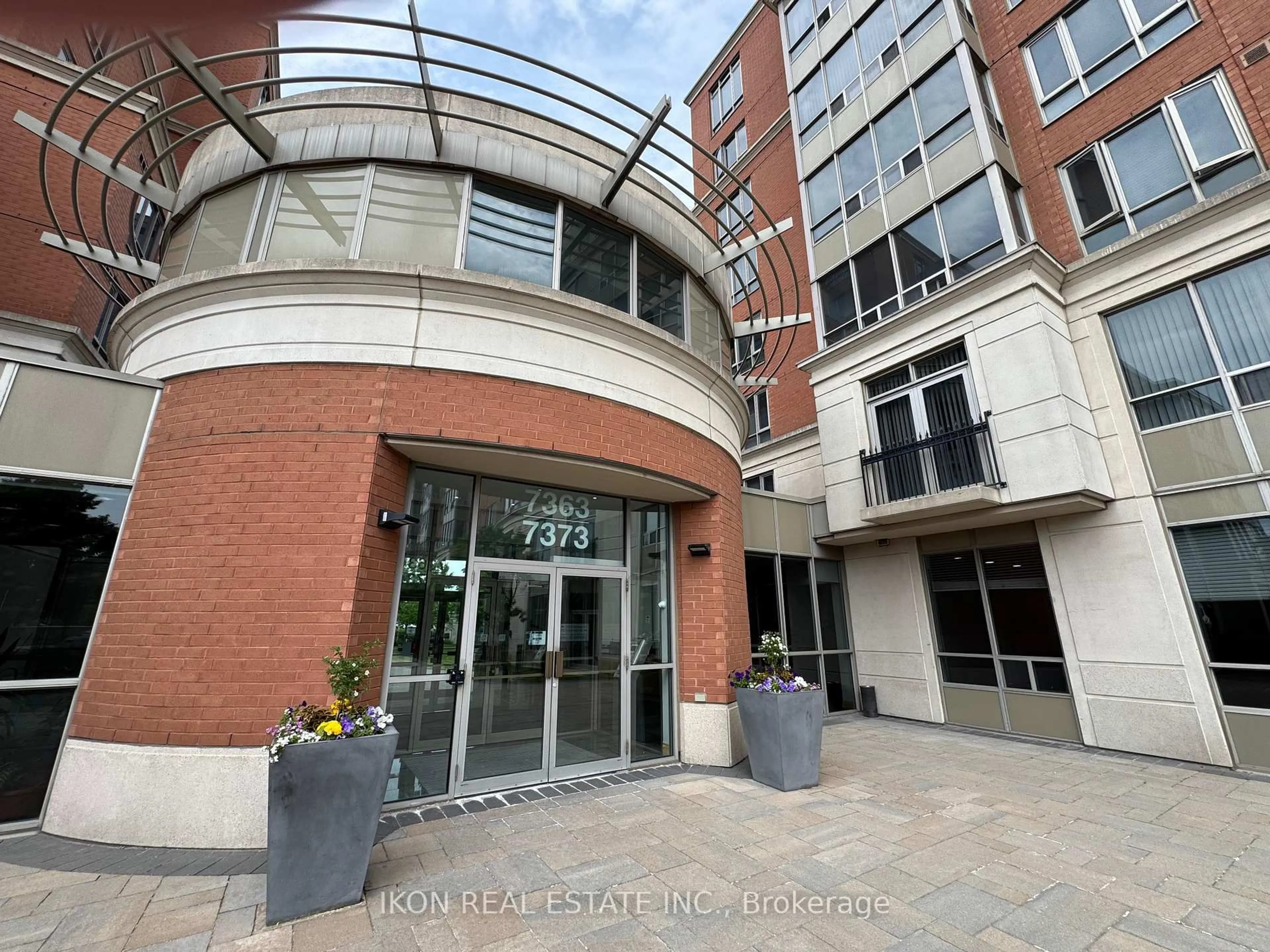 Indoor foyer for 7373 Kennedy Rd #701, Markham Ontario L3R 1H6