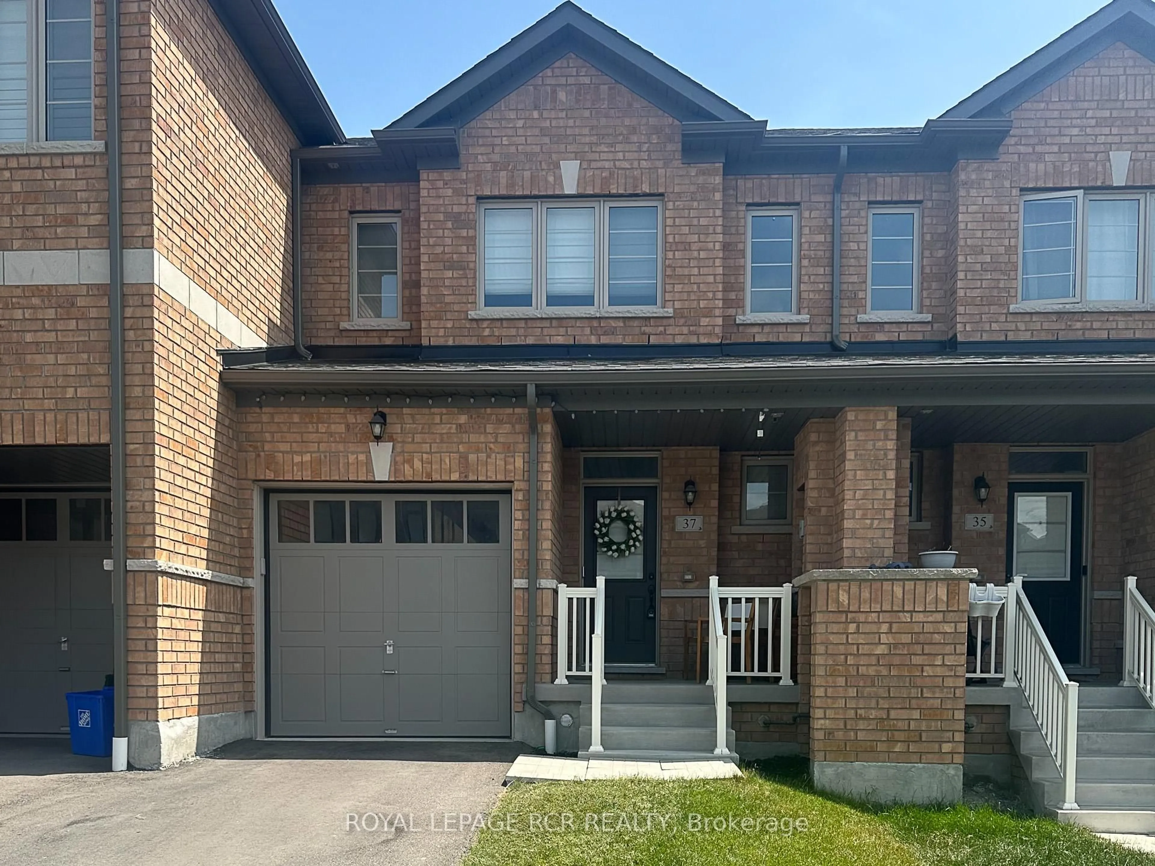 Home with brick exterior material, street for 37 Markview Rd, Whitchurch-Stouffville Ontario L4A 4W1