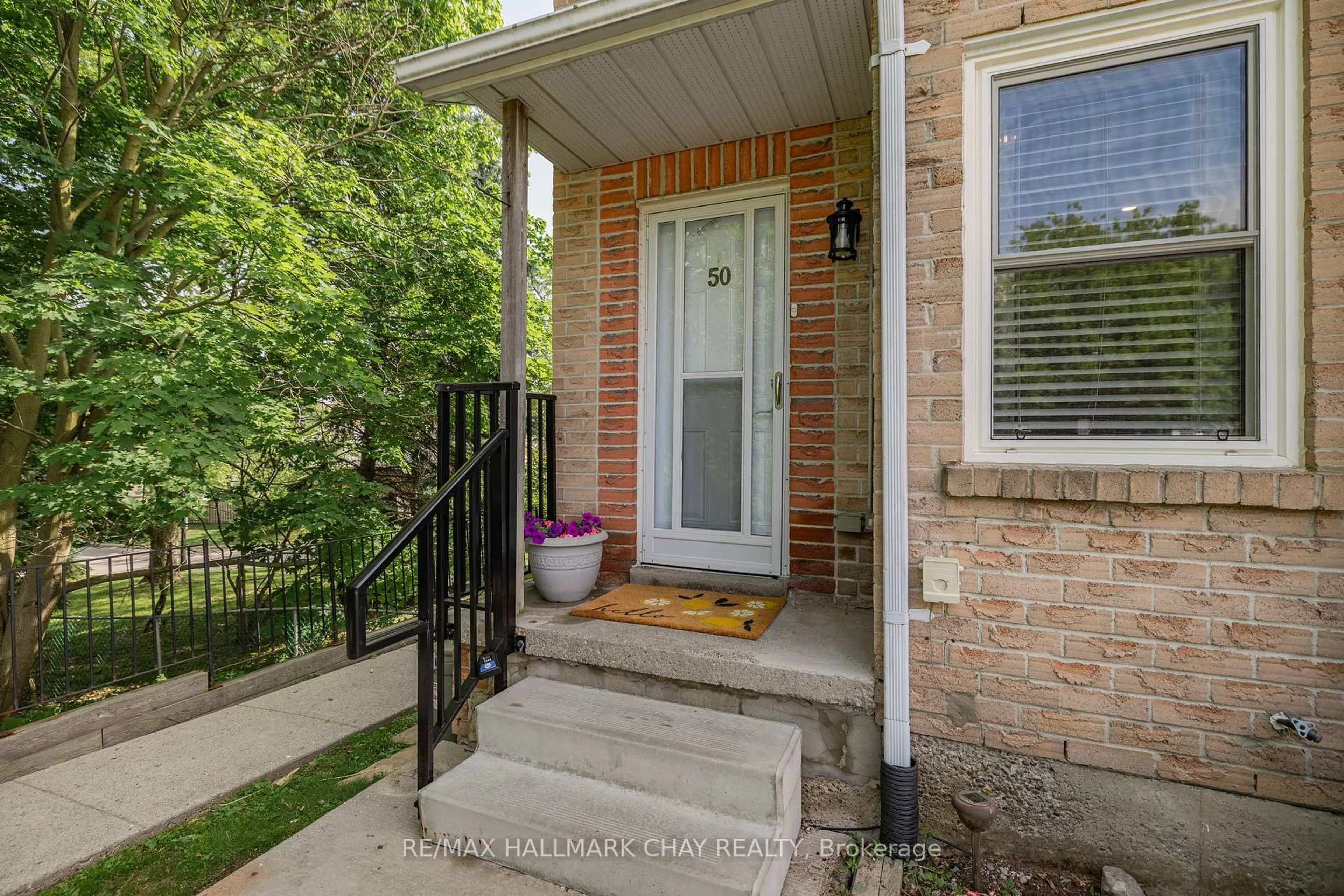 Indoor entryway for 115 Main St #50, Newmarket Ontario L3Y 8J3