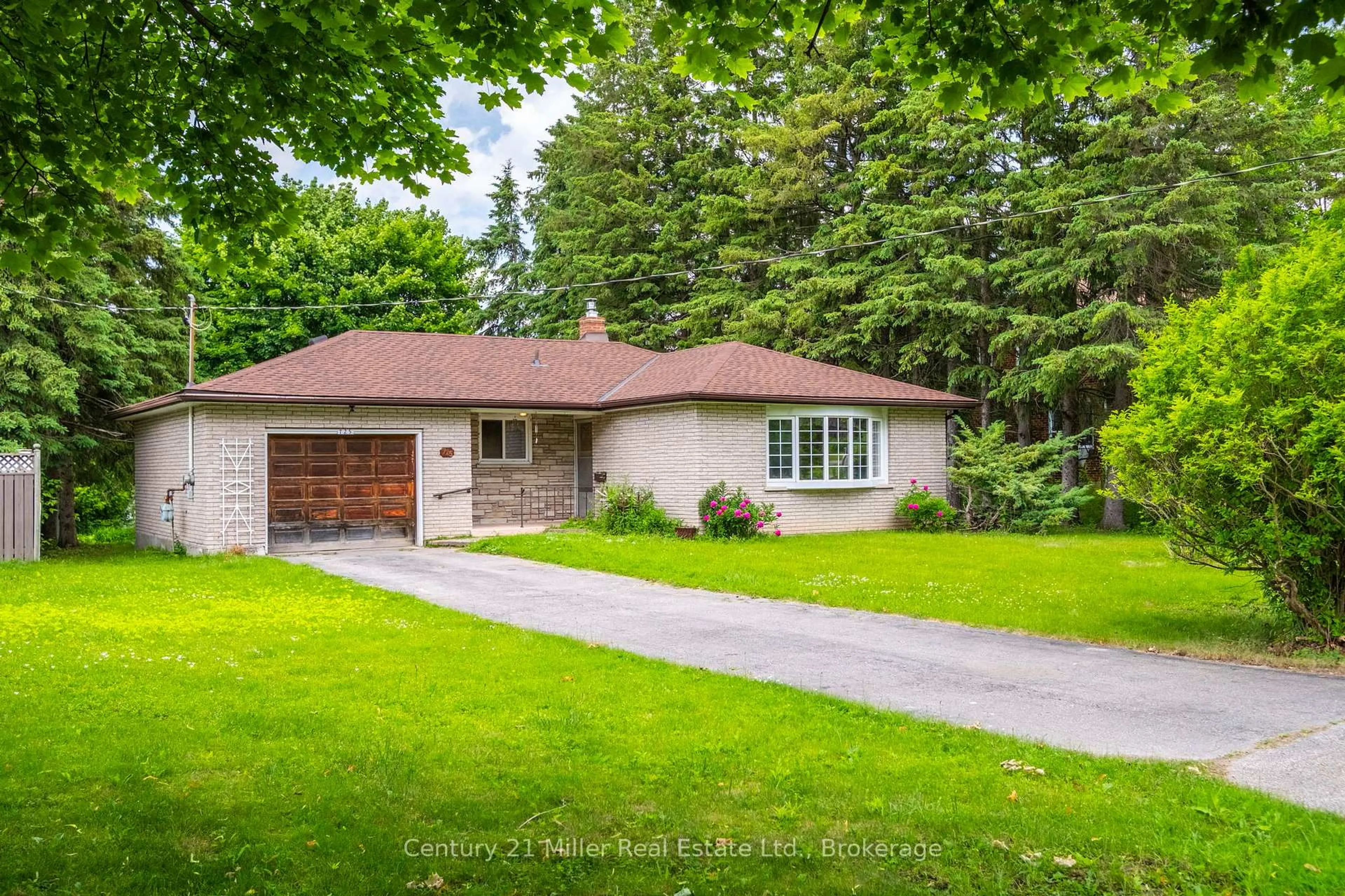 Unknown for 725 Queen St, Newmarket Ontario L3Y 2J4