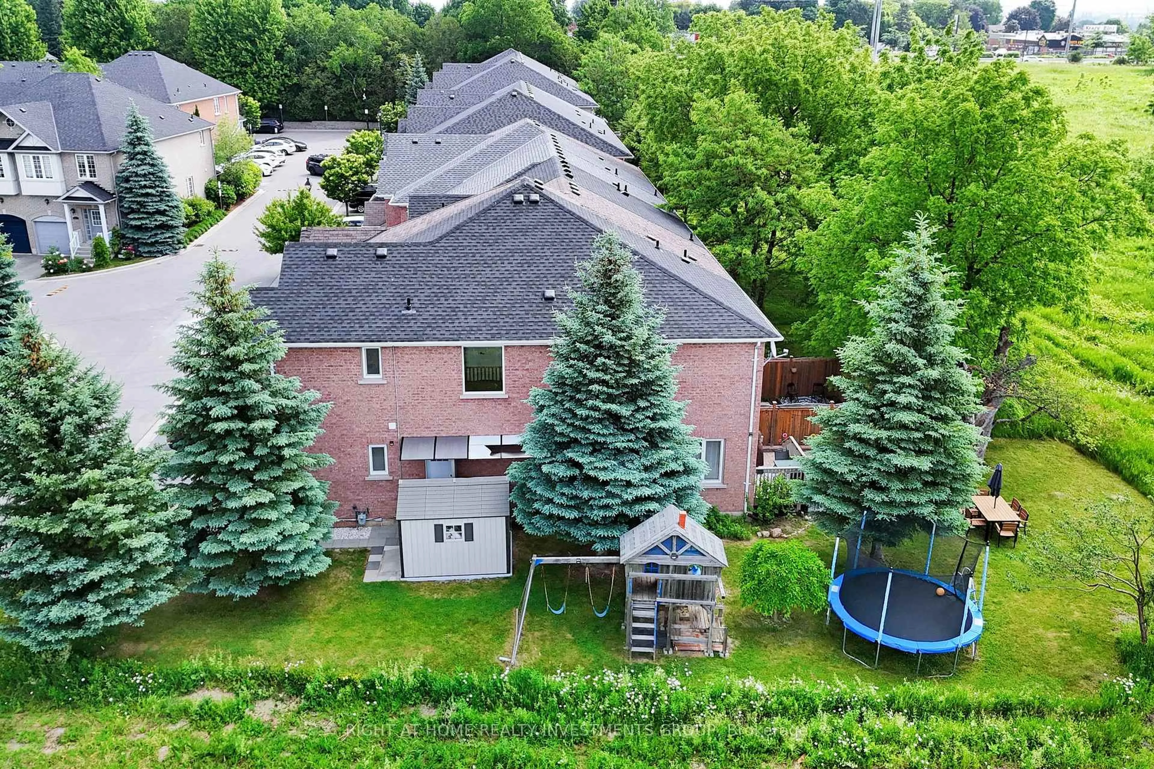 A pic from outside/outdoor area/front of a property/back of a property/a pic from drone, unknown for 194 Tom Taylor Cres, Newmarket Ontario L3X 3E8