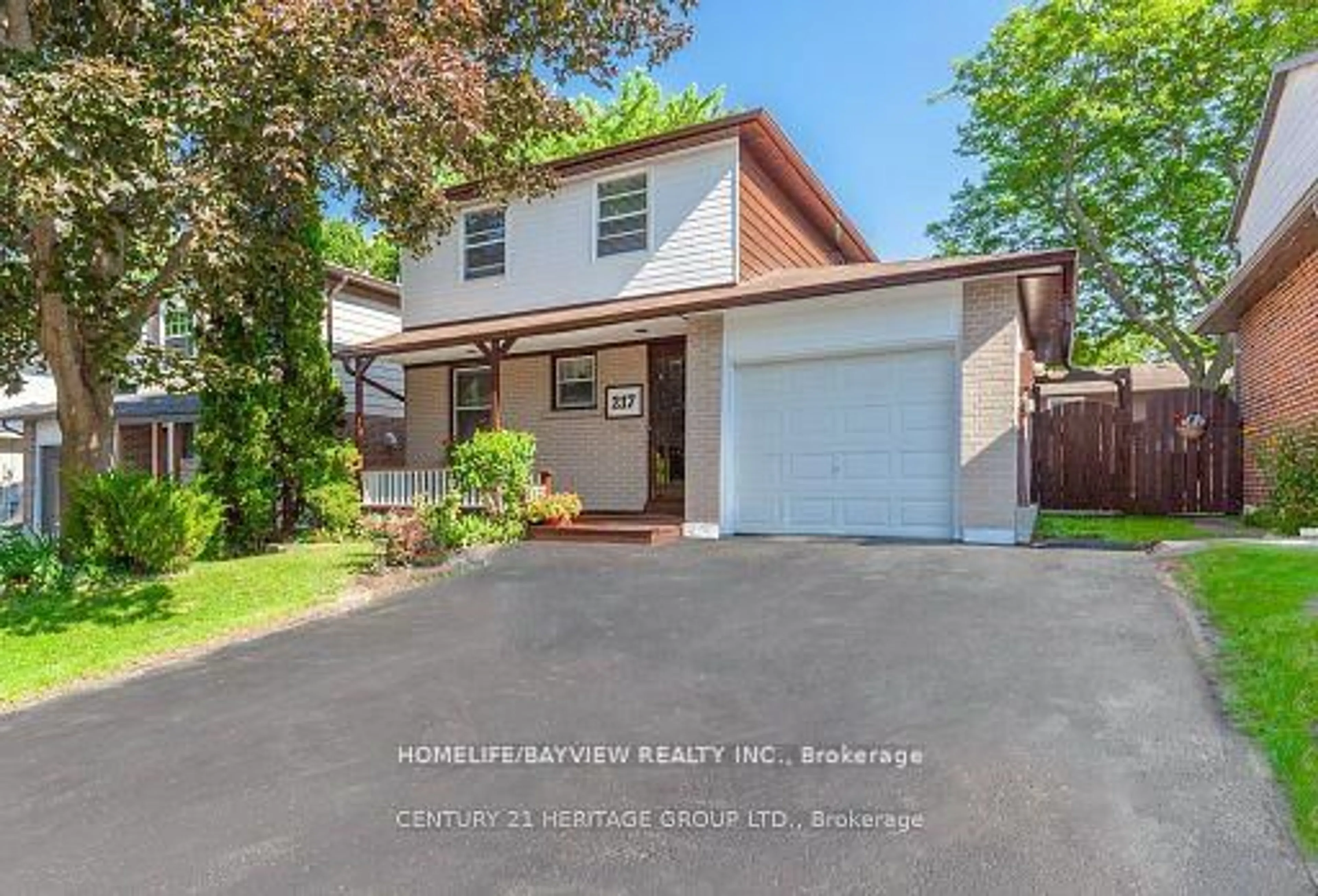 Home with vinyl exterior material, street for 217 Thoms Cres, Newmarket Ontario L3Y 1C9