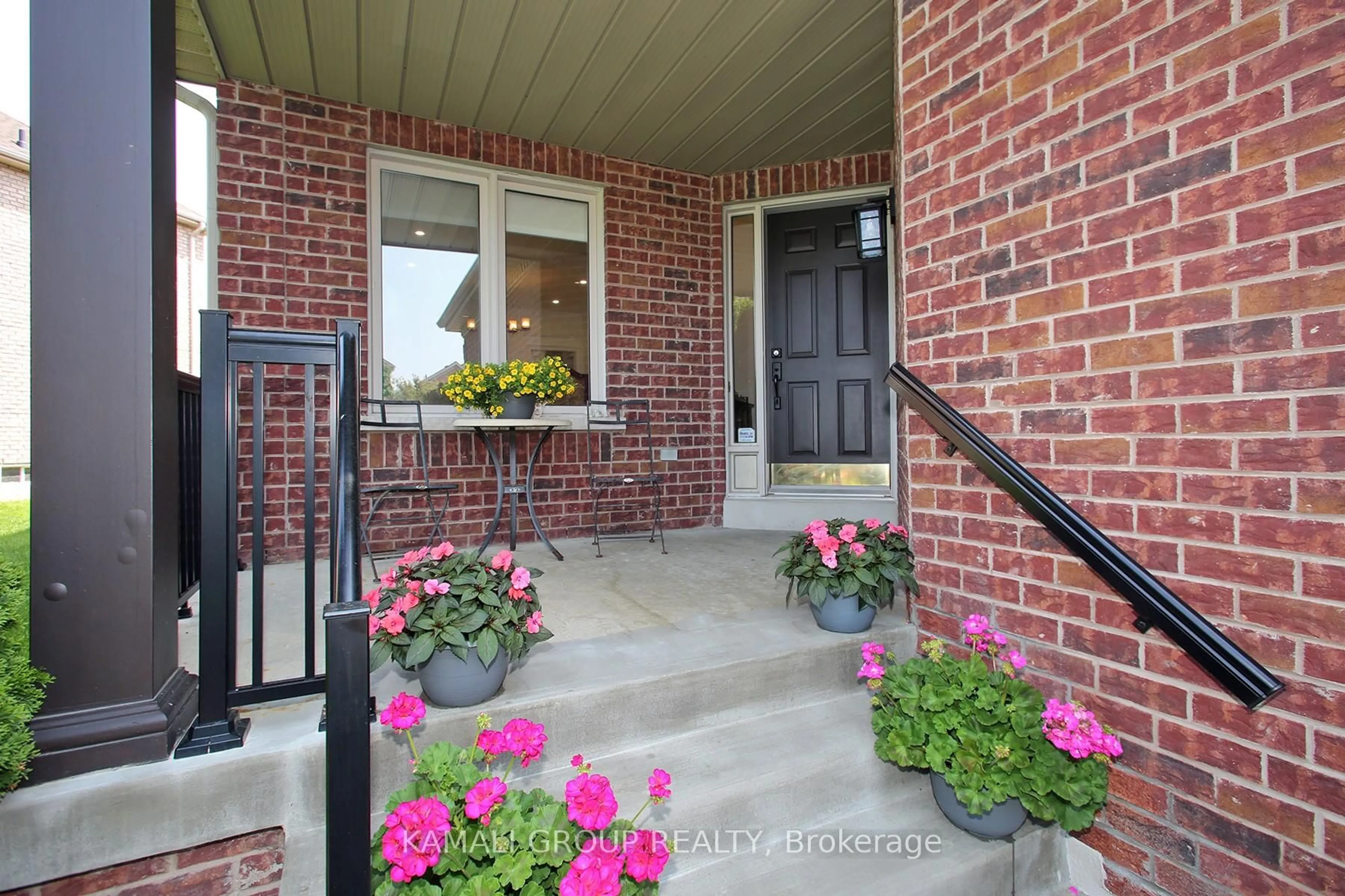 Indoor entryway for 35 Sandy Point Dr, Richmond Hill Ontario L4S 2W7