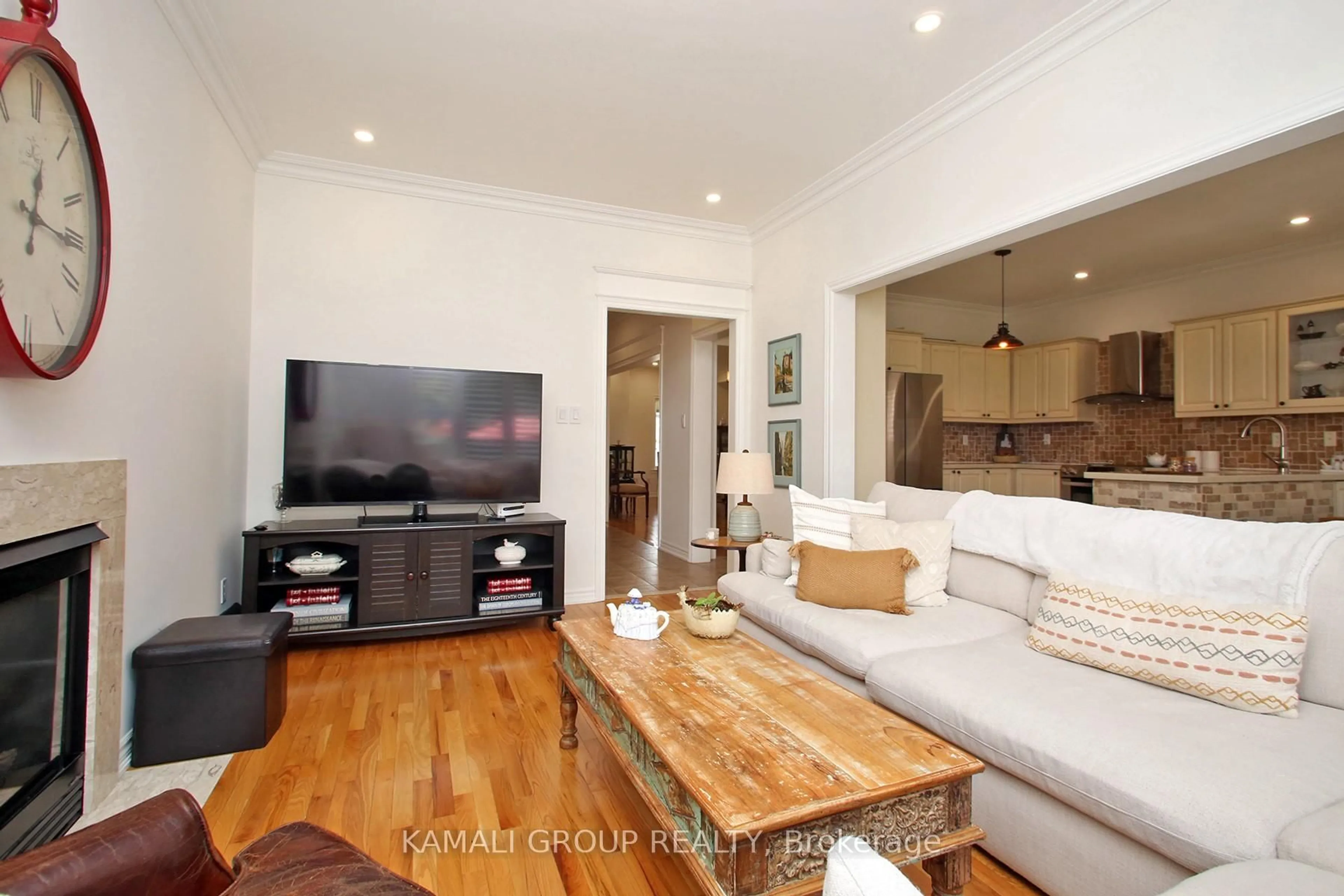 Living room with furniture, wood/laminate floor for 35 Sandy Point Dr, Richmond Hill Ontario L4S 2W7