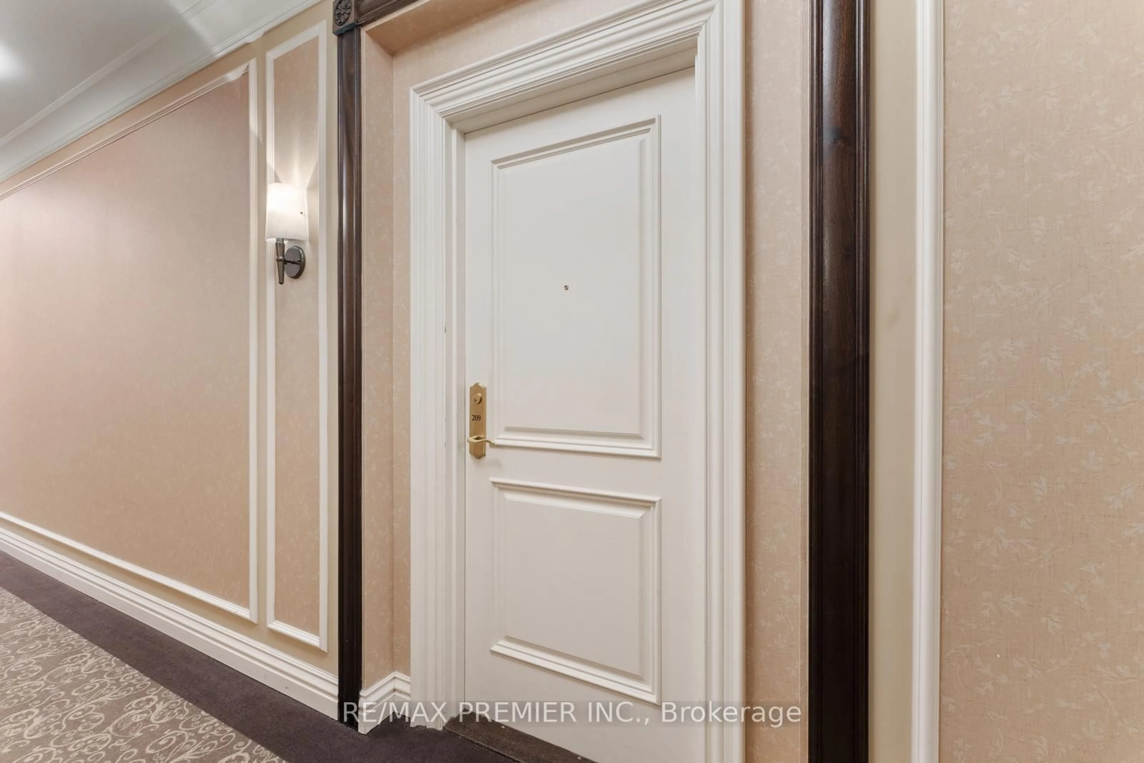 Indoor foyer for 9235 Jane St #209, Vaughan Ontario L6A 0J8