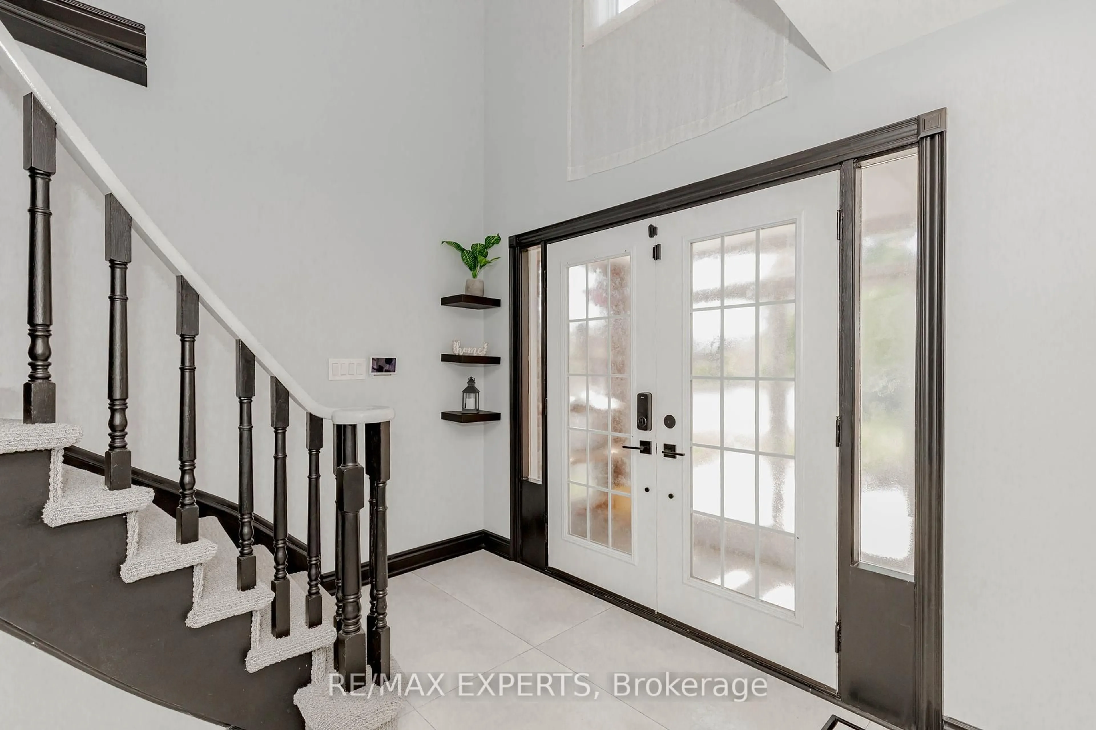 Indoor entryway for 148 Lamar St, Vaughan Ontario L6A 1A6