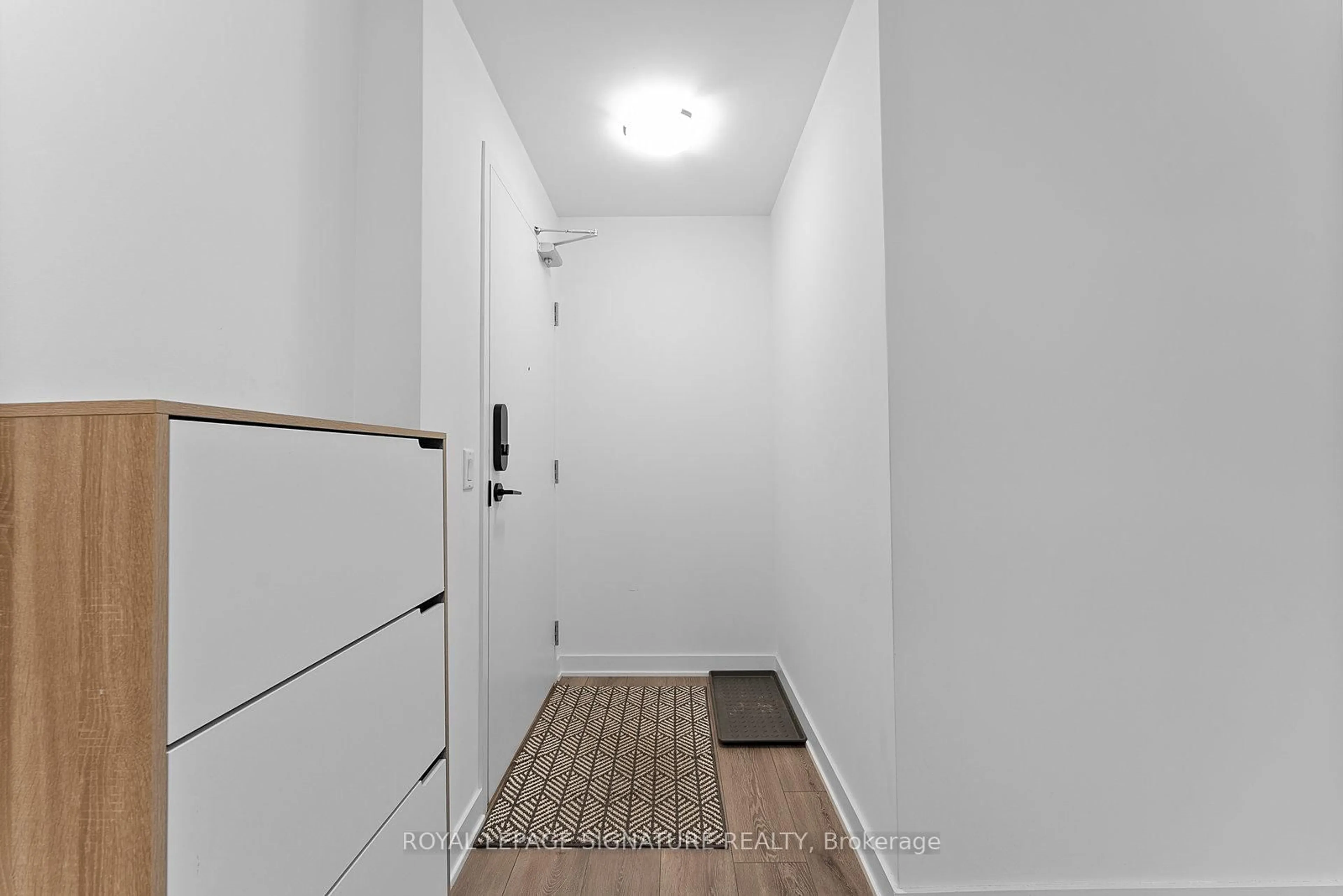 Indoor entryway for 95 Oneida Cres #1004, Richmond Hill Ontario L4B 0H5