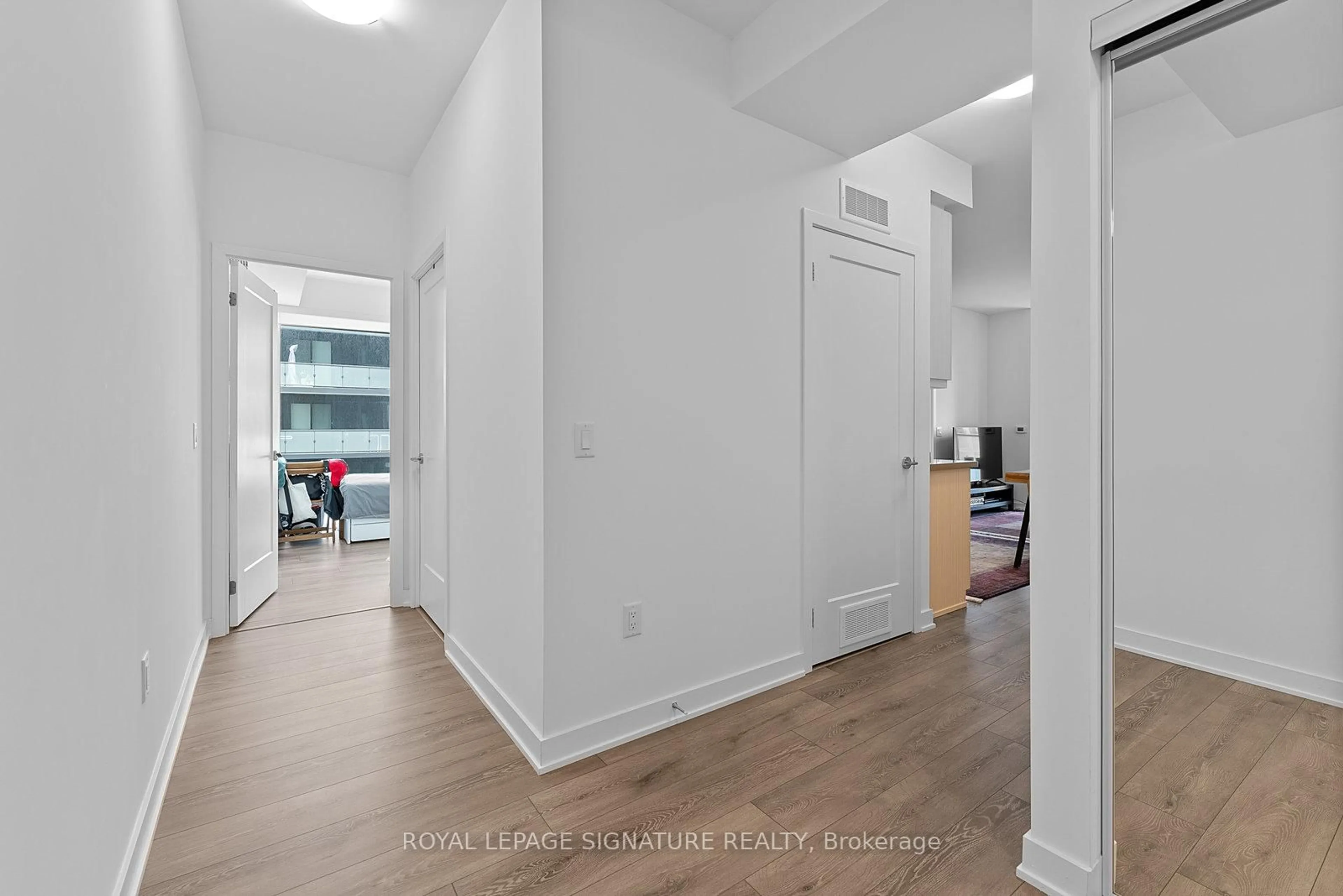 Indoor entryway for 95 Oneida Cres #1004, Richmond Hill Ontario L4B 0H5