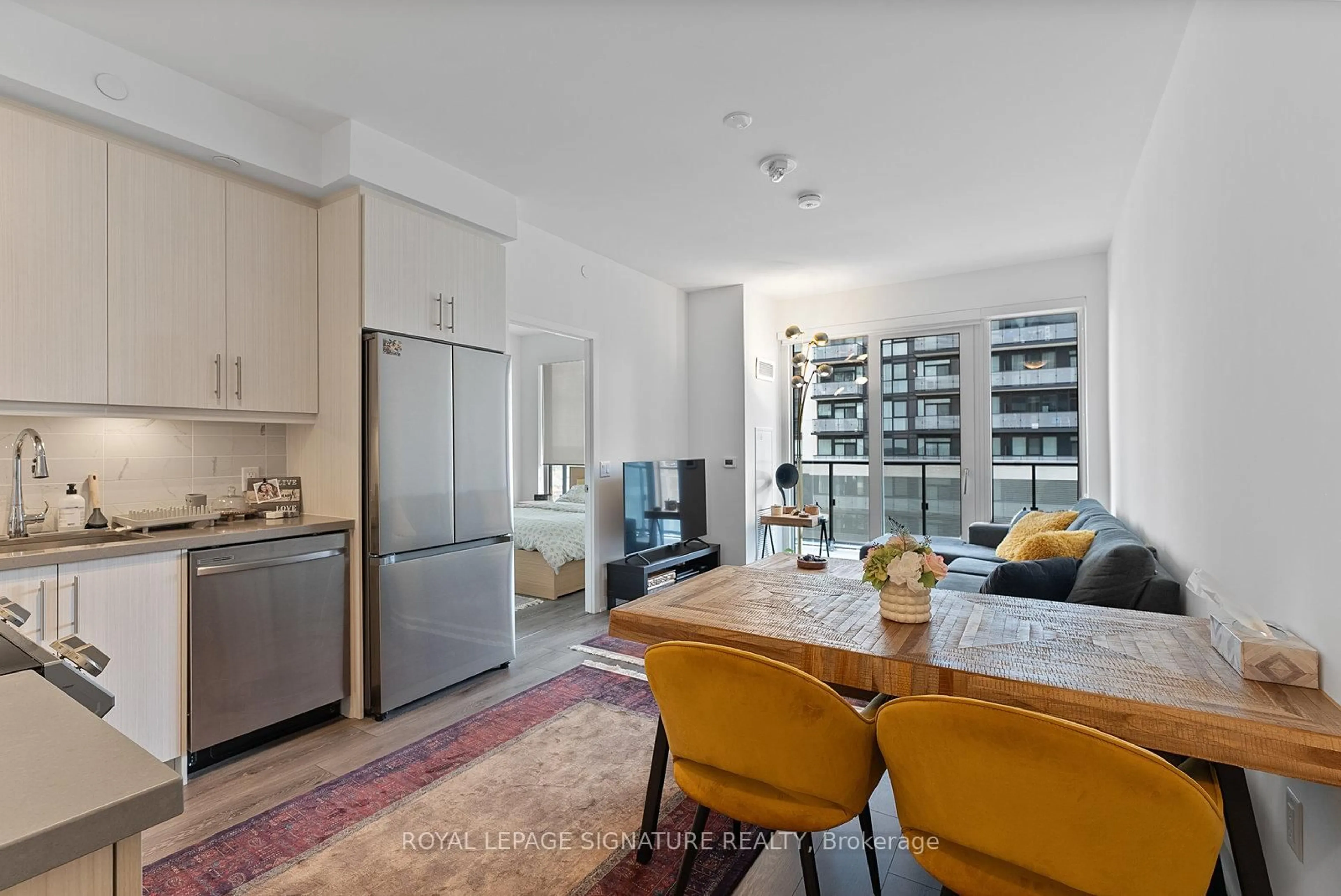 Open concept kitchen, unknown for 95 Oneida Cres #1004, Richmond Hill Ontario L4B 0H5