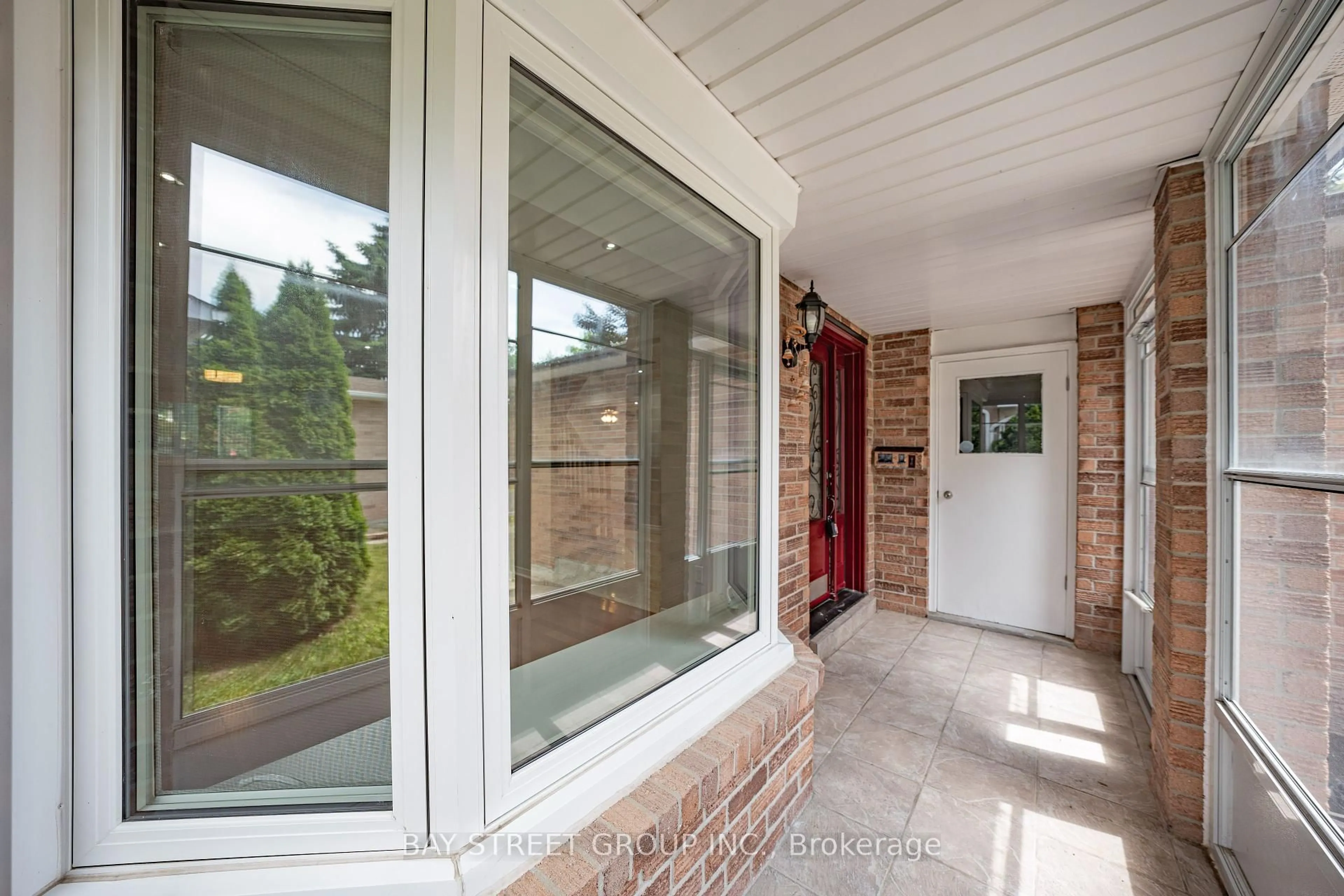 Indoor entryway for 547 Raymerville Dr, Markham Ontario L3P 6G3