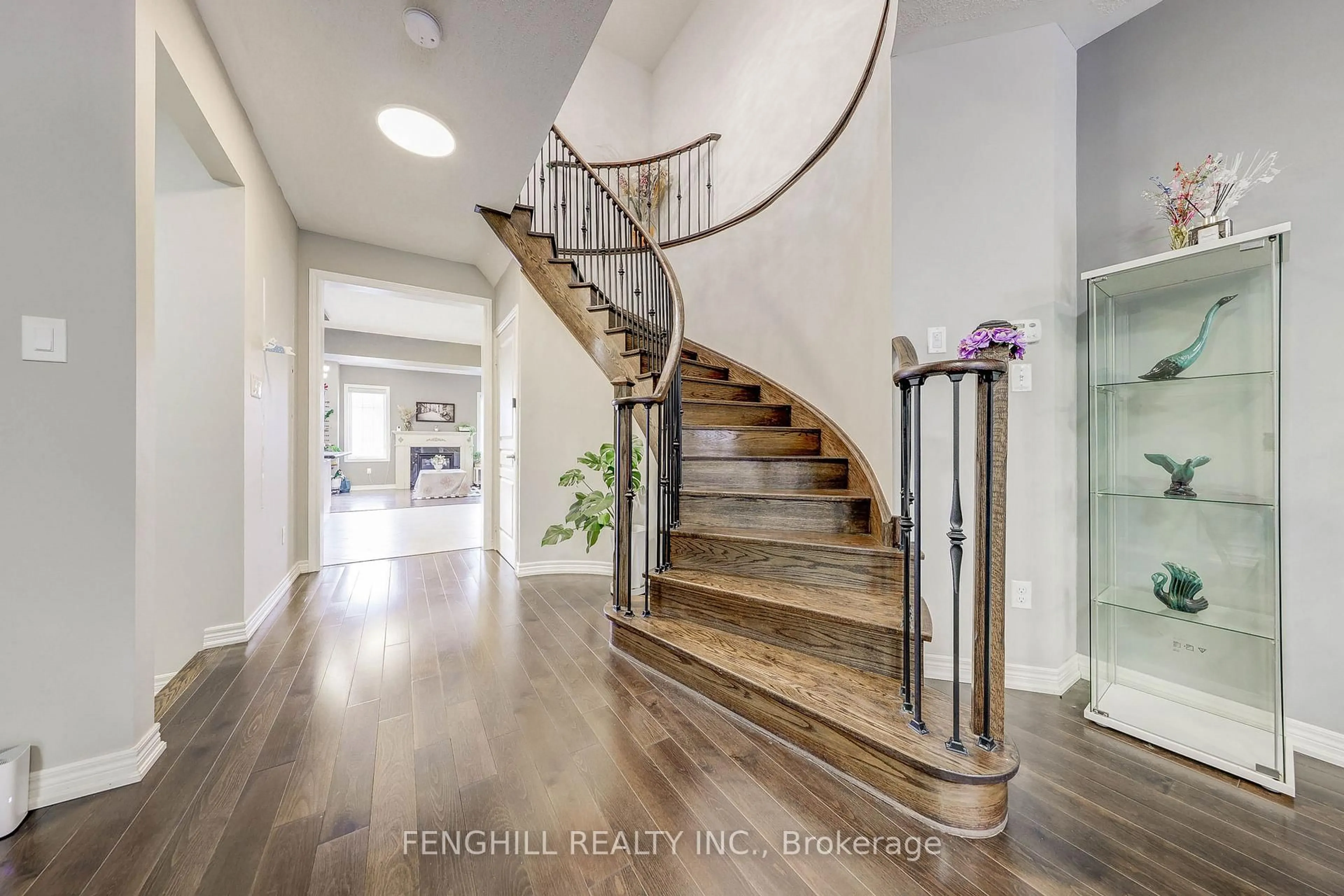 Indoor entryway for 23 Cherna Ave, Markham Ontario L6C 0X5