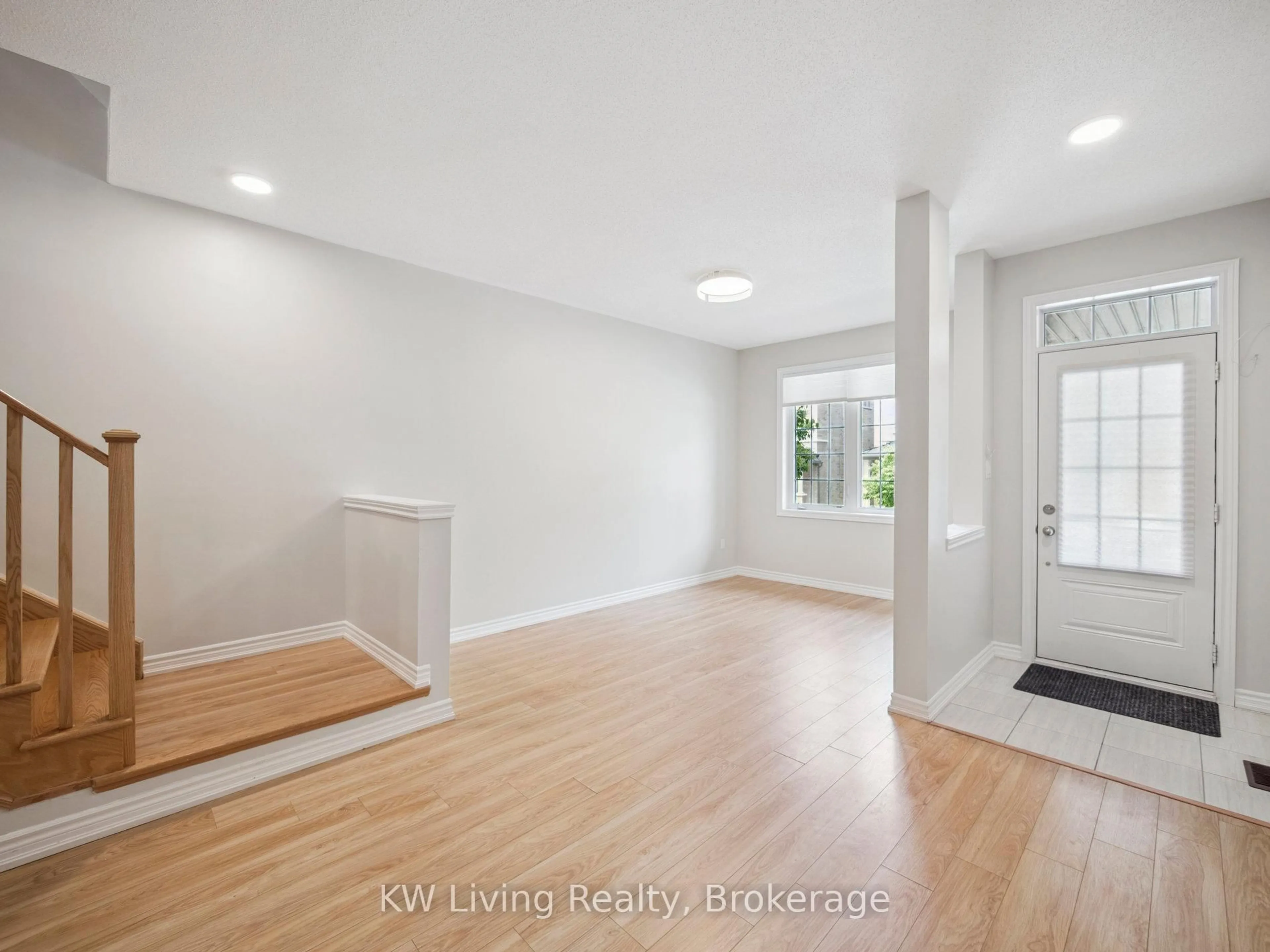 Indoor entryway for 37 Robert Joffre Leet Ave, Markham Ontario L6B 1P7