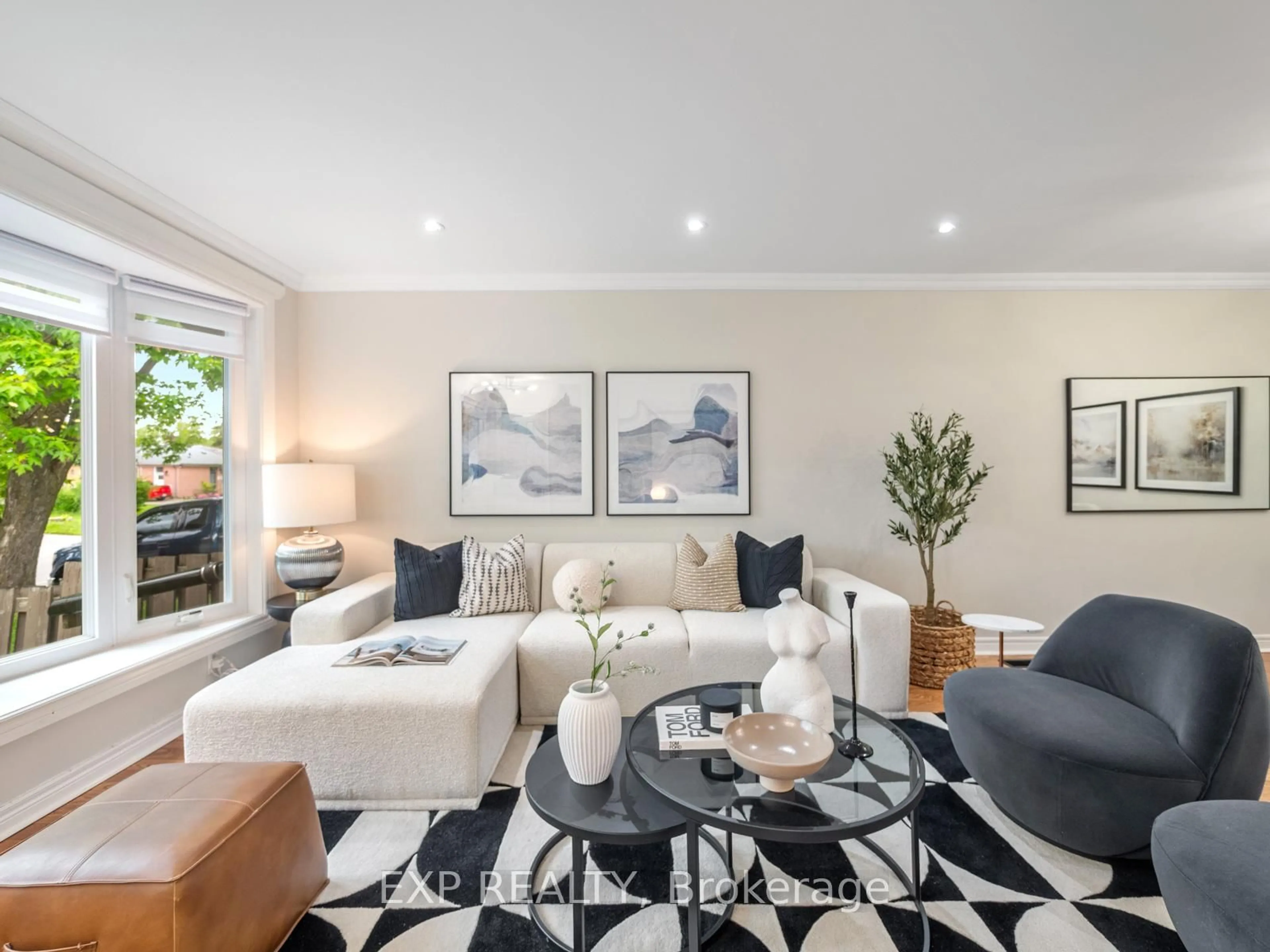 Living room with furniture, unknown for 210 Ashlar Rd, Richmond Hill Ontario L4C 2W6