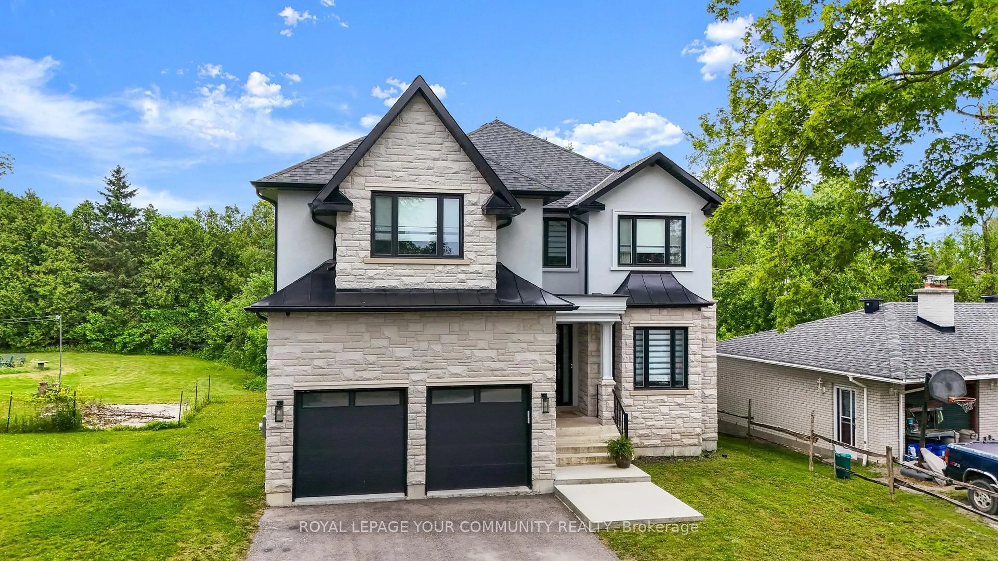 Home with brick exterior material, street for 6077 Hillsdale Dr, Whitchurch-Stouffville Ontario L4A 7X3