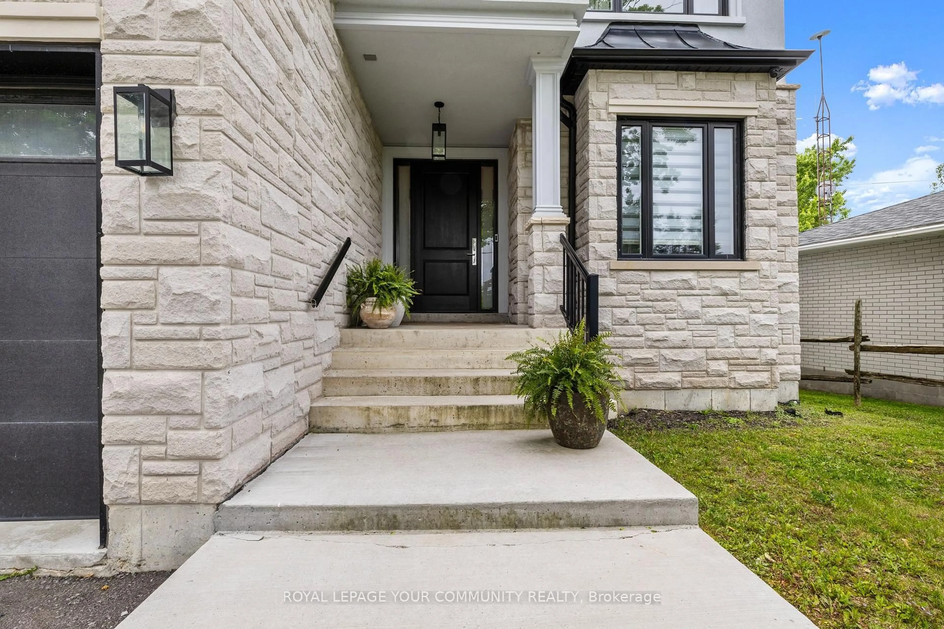 Unknown for 6077 Hillsdale Dr, Whitchurch-Stouffville Ontario L4A 7X3