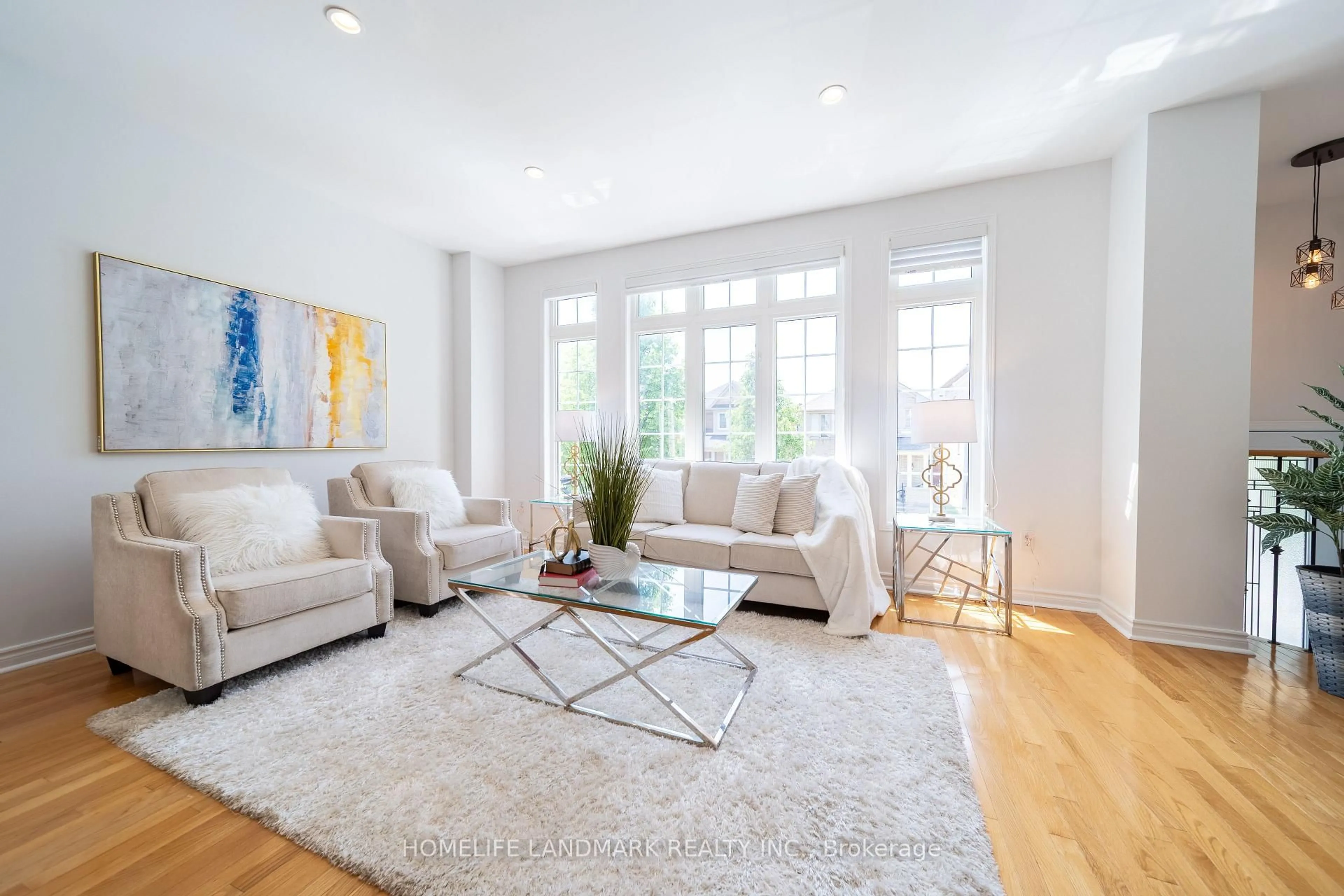 Living room with furniture, unknown for 71 Orchard Hill Blvd, Markham Ontario L6C 2L7