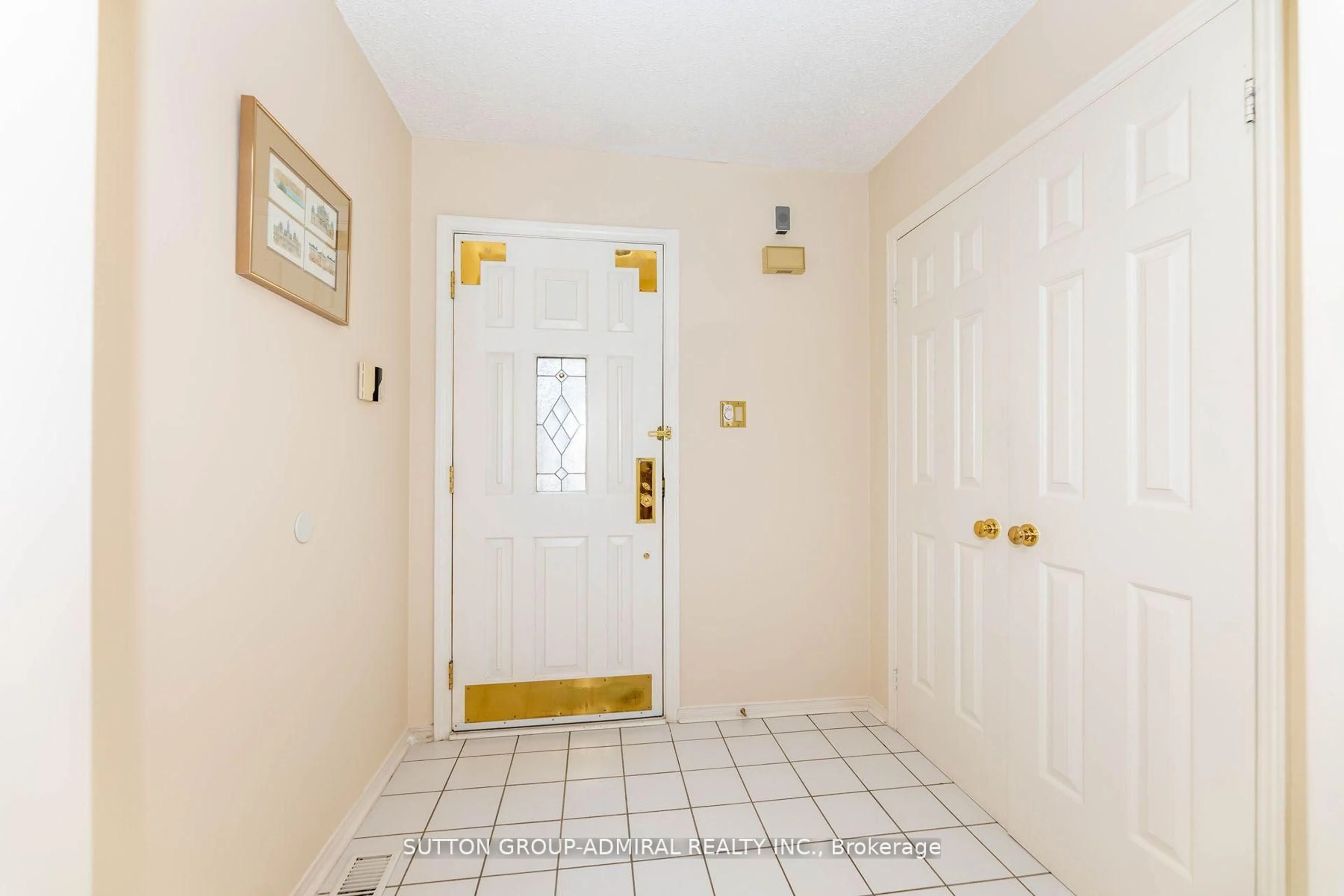 Indoor foyer for 66 Congress Crt, Markham Ontario L3T 7K3