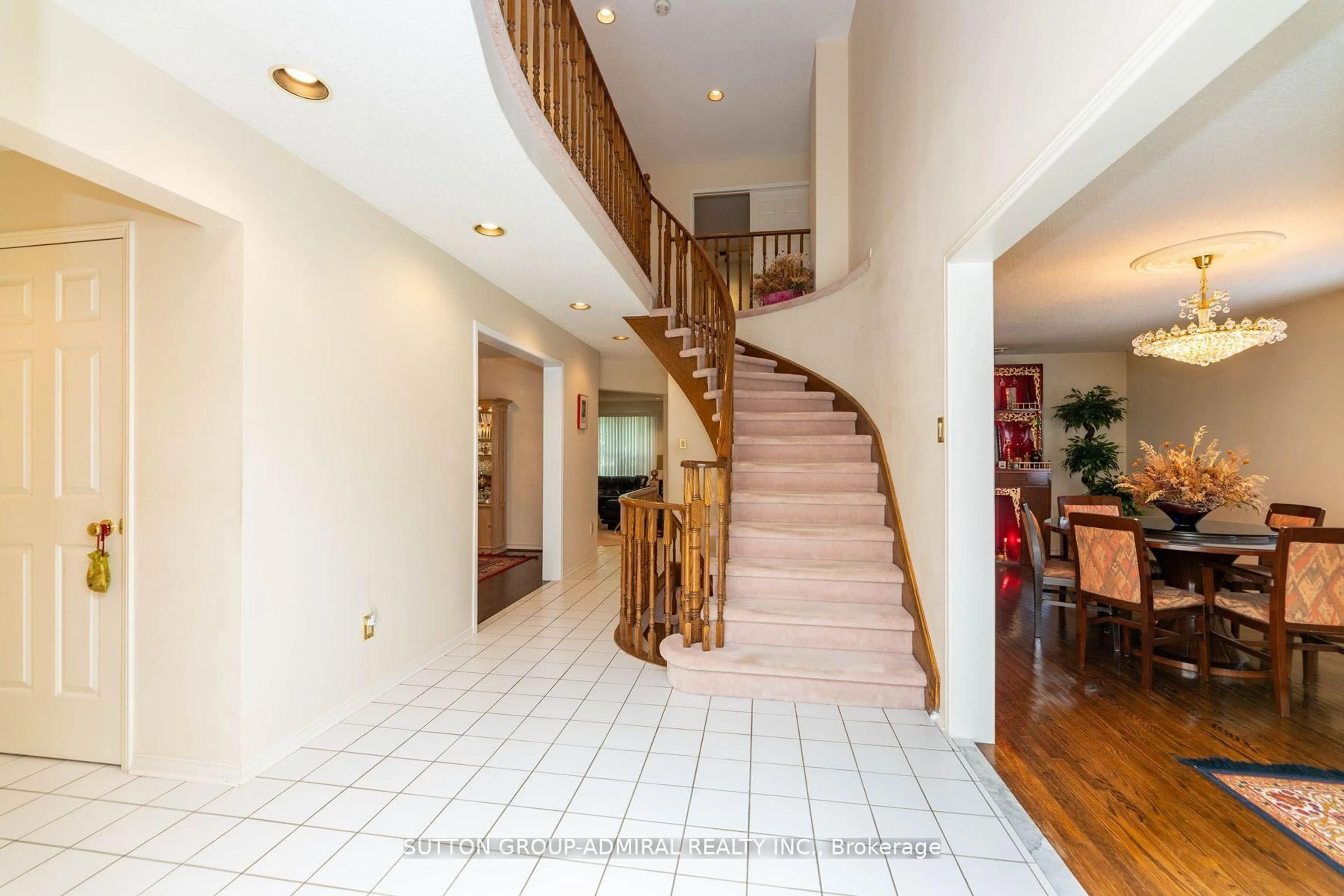 Indoor foyer for 66 Congress Crt, Markham Ontario L3T 7K3
