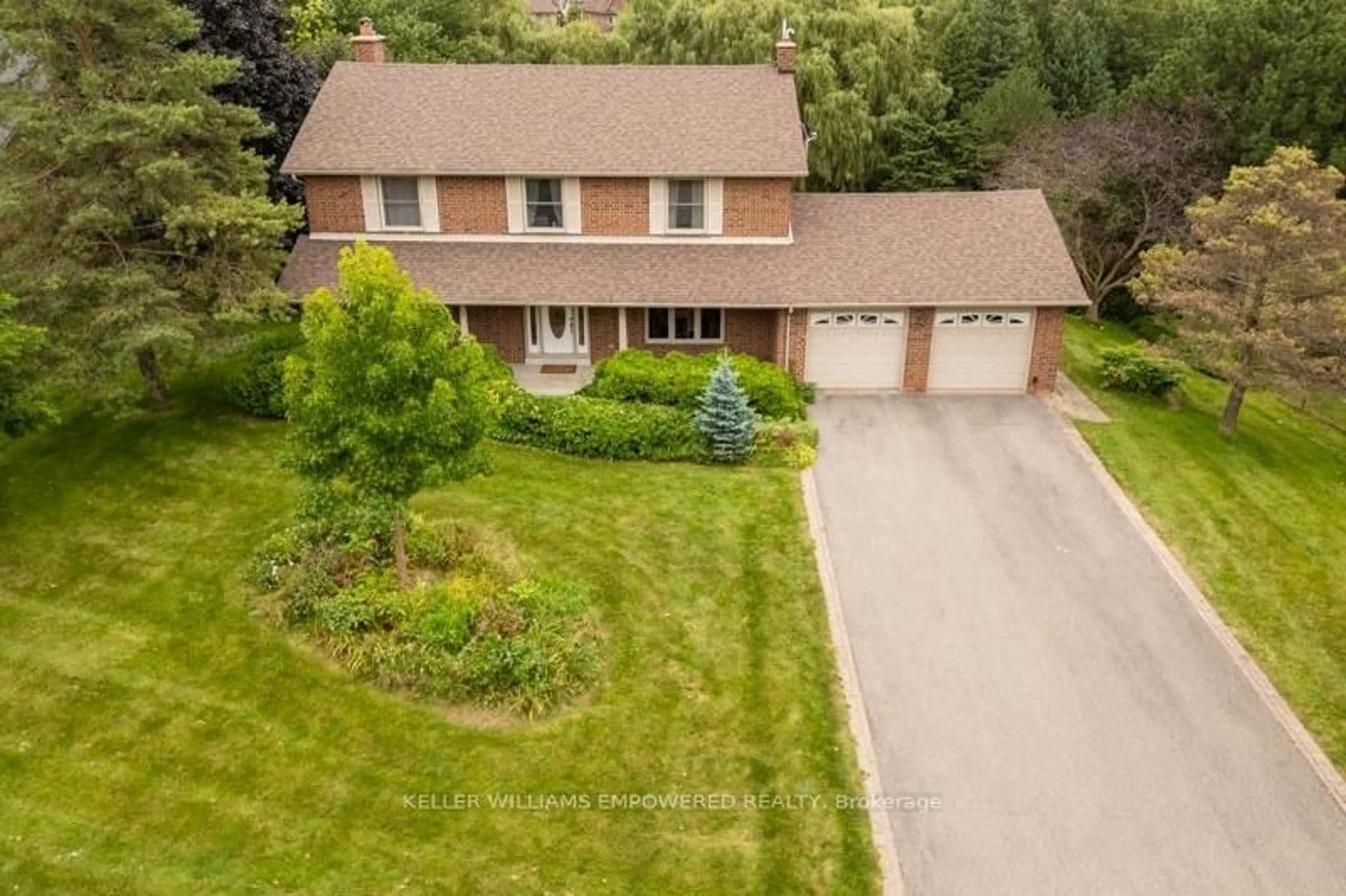 A pic from outside/outdoor area/front of a property/back of a property/a pic from drone, street for 440 Warren Rd, King Ontario L7B 1C4