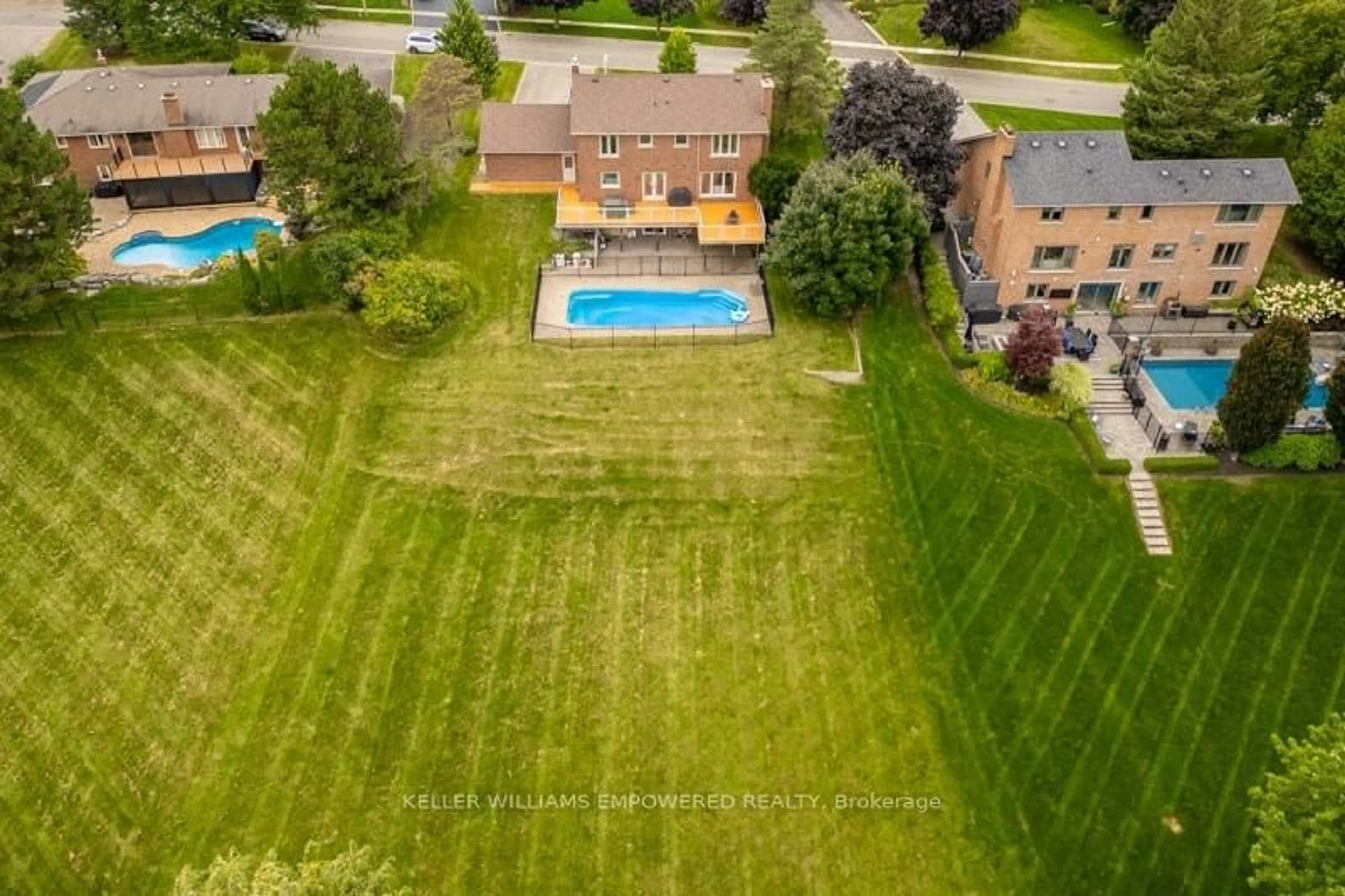 A pic from outside/outdoor area/front of a property/back of a property/a pic from drone, unknown for 440 Warren Rd, King Ontario L7B 1C4
