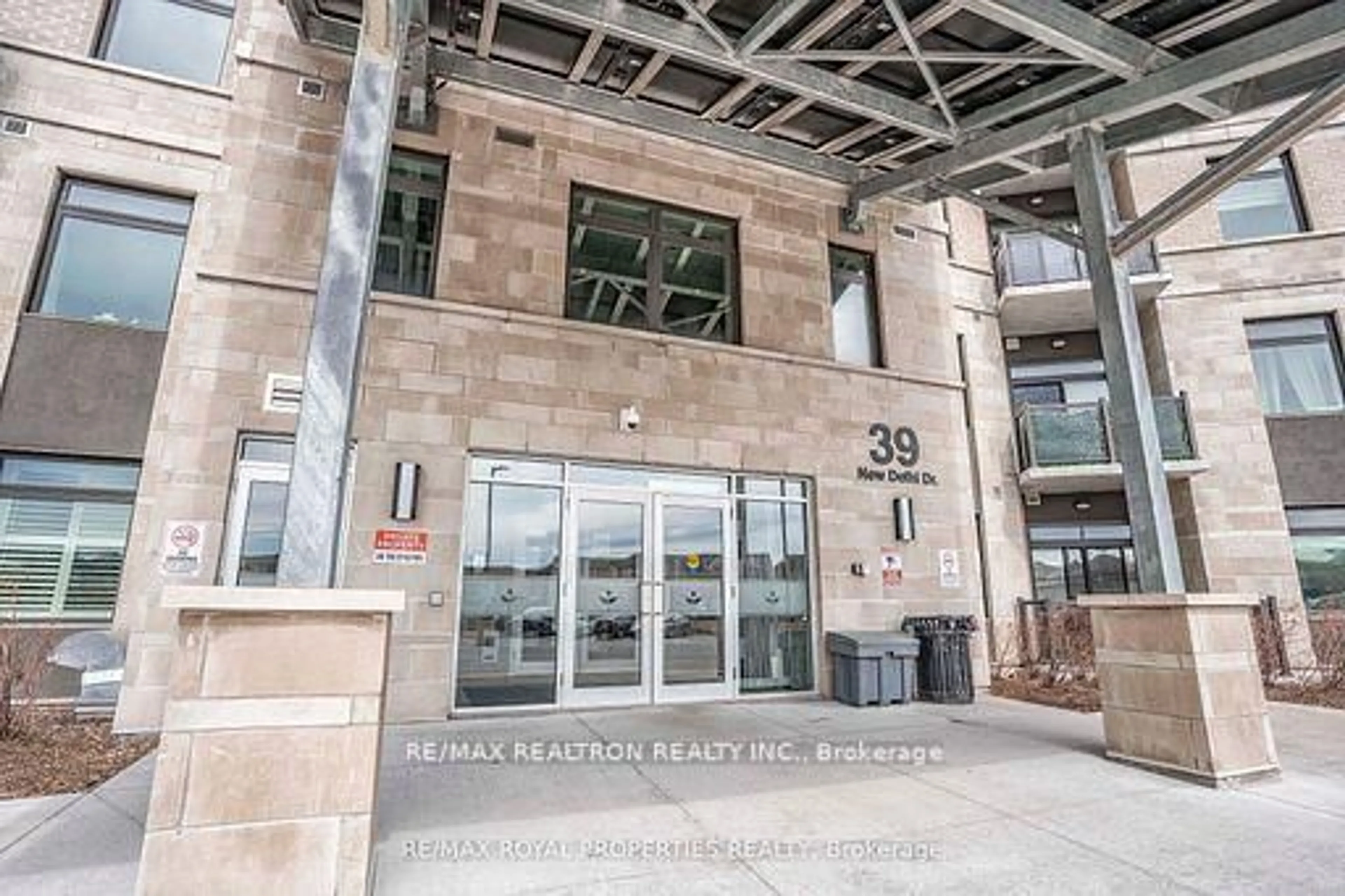 Indoor foyer for 39 New Delhi Dr, Markham Ontario L3S 0E1
