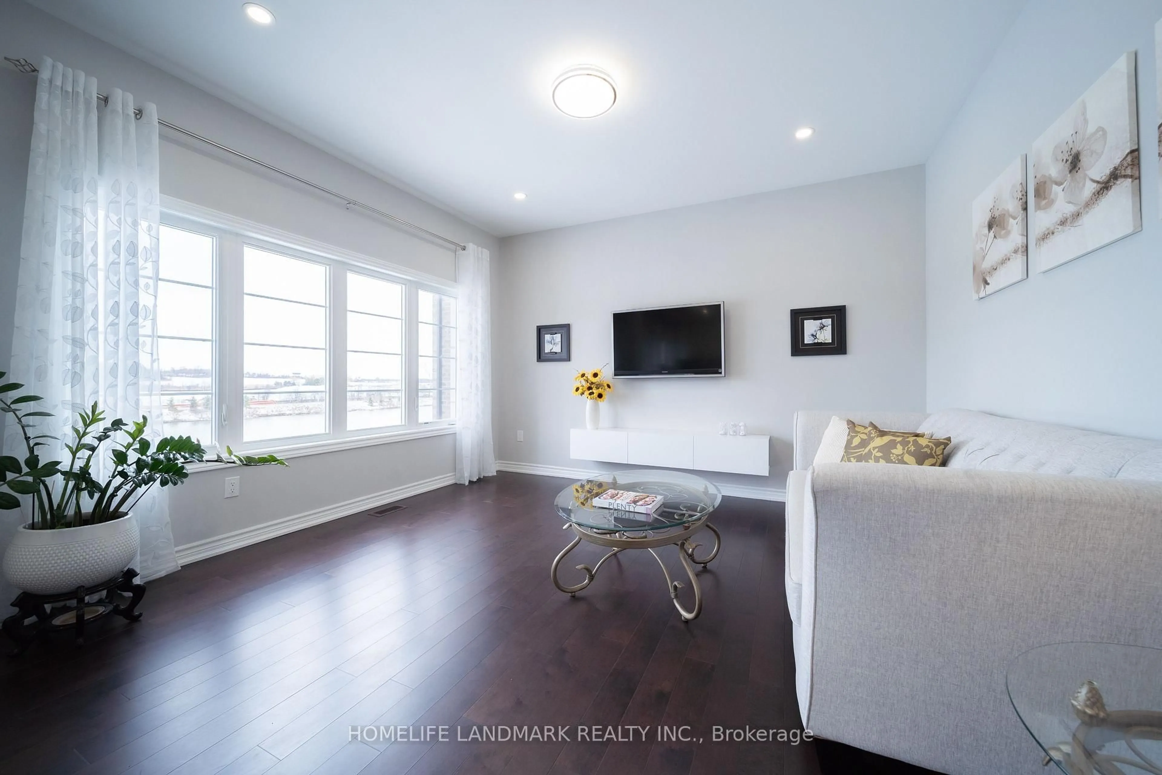 Living room with furniture, wood/laminate floor for 122 Connell Dr, Georgina Ontario L4P 0K2