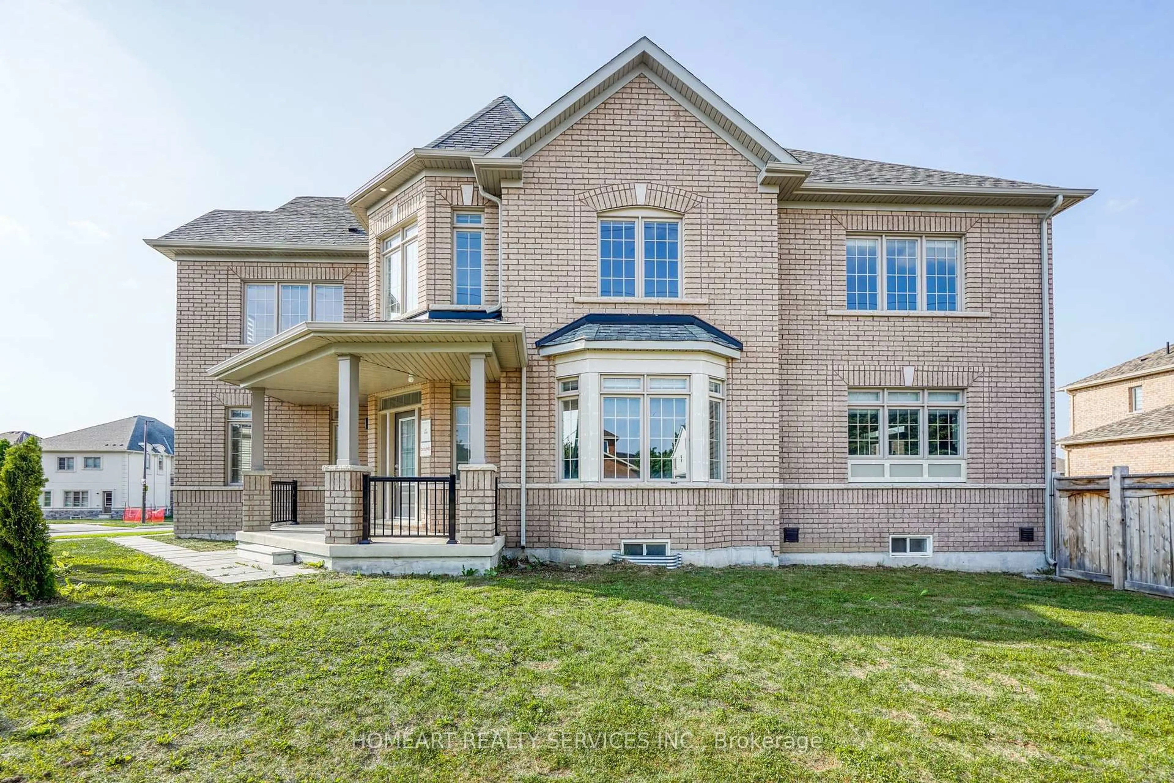 Home with brick exterior material, street for 1 CONNELL Dr, Georgina Ontario L4P 3E9
