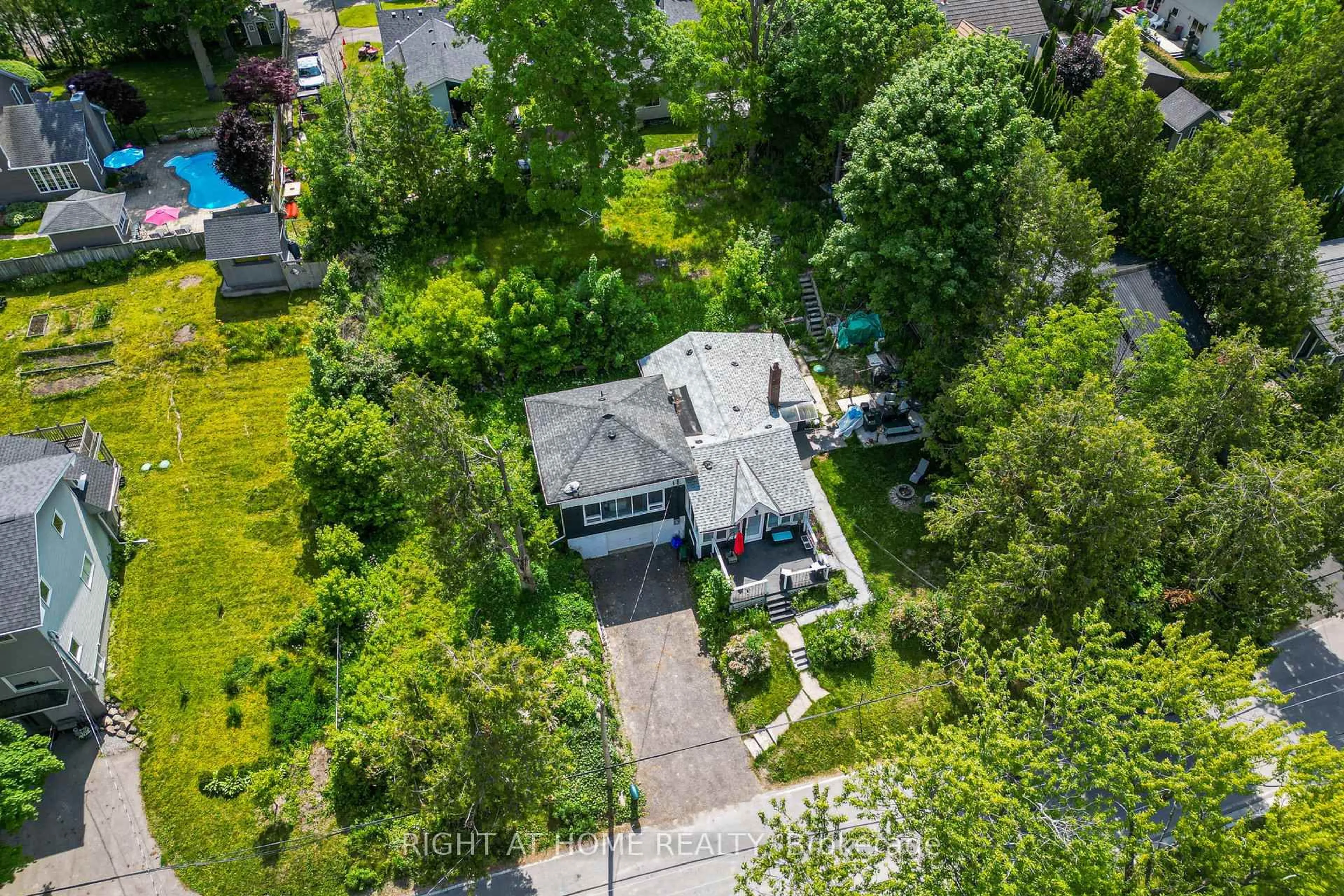 A pic from outside/outdoor area/front of a property/back of a property/a pic from drone, street for 5773 Lakeshore Rd, Whitchurch-Stouffville Ontario L4A 3C5
