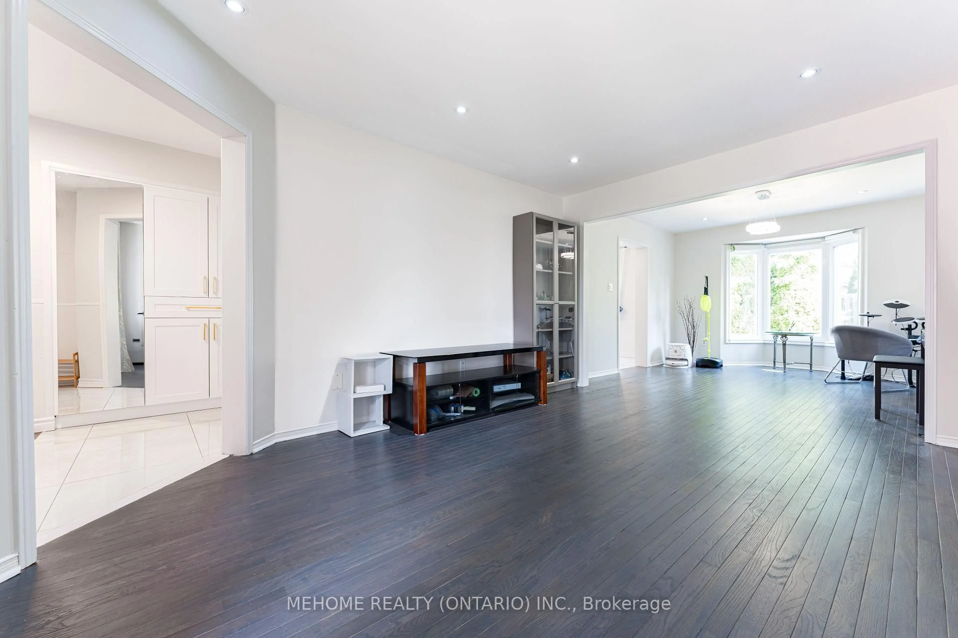Indoor entryway for 38 Desert View Cres, Richmond Hill Ontario L4C 0K3