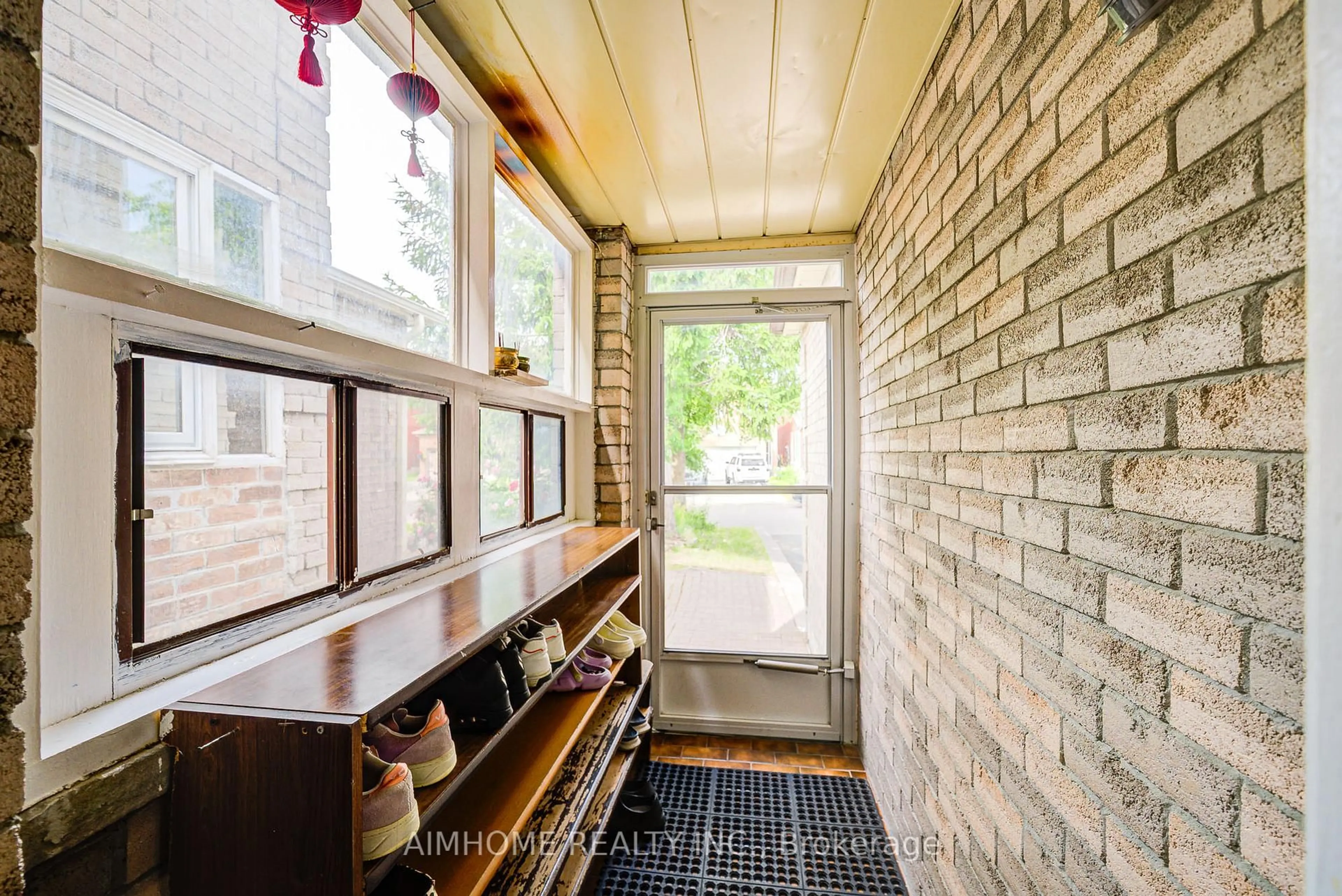 Indoor entryway for 94 Northolt Cres, Markham Ontario L3R 6P1