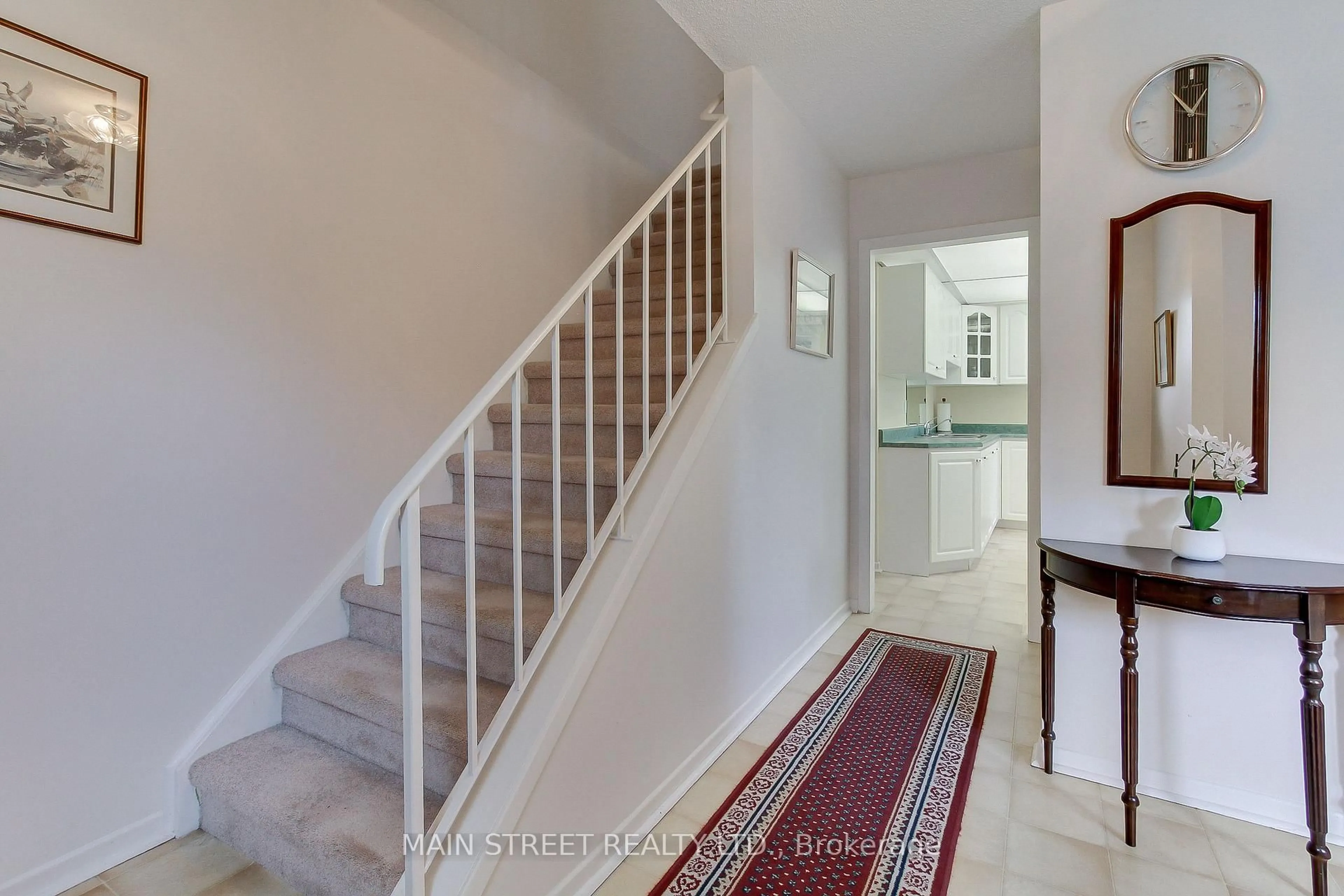 Unknown for 841 Magnolia Ave, Newmarket Ontario L3Y 5H5
