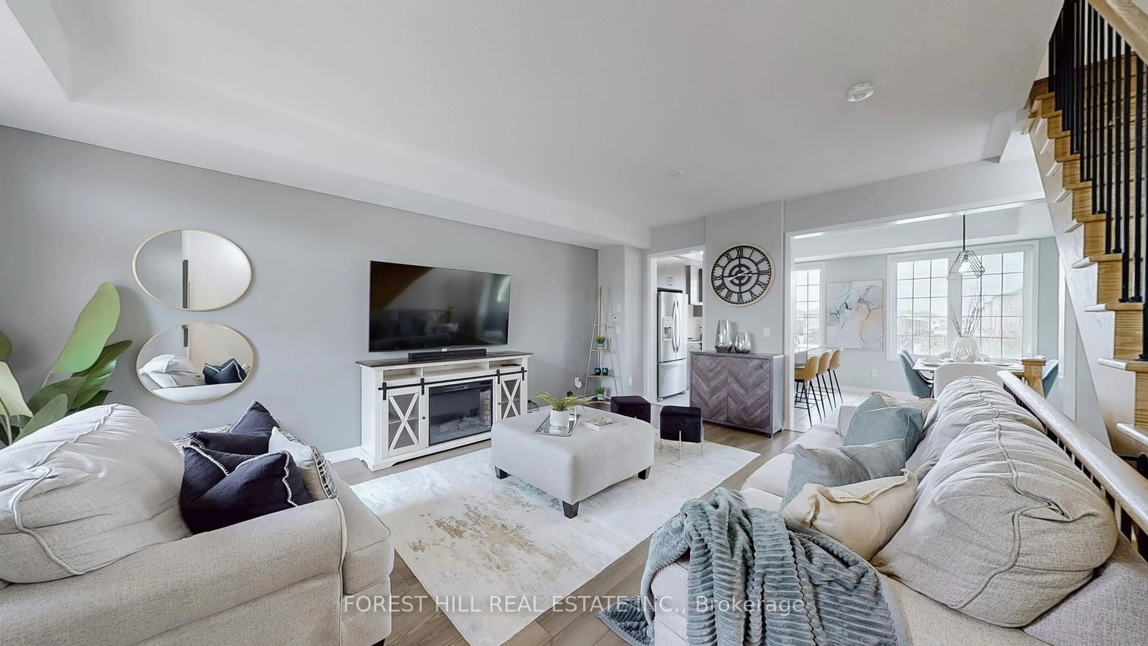 Living room with furniture, unknown for 189 Harding Park St, Newmarket Ontario L3Y 0E3
