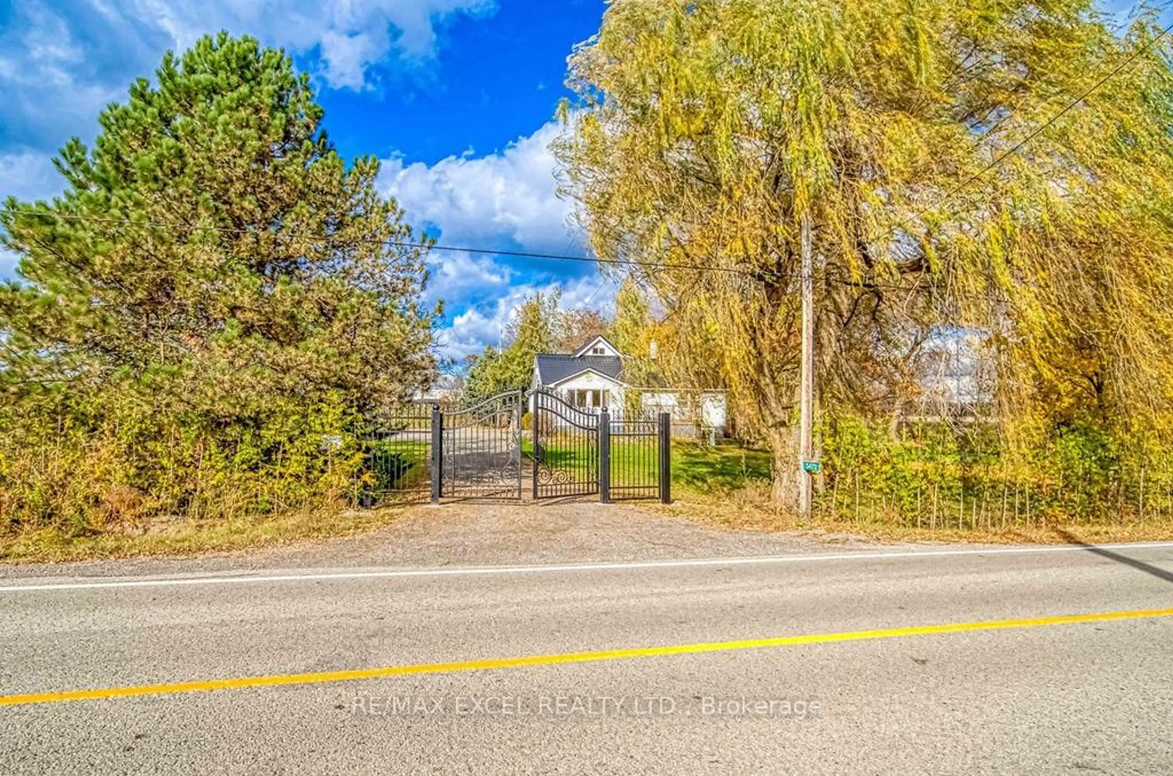 A pic from outside/outdoor area/front of a property/back of a property/a pic from drone, street for 5472 19th Ave, Markham Ontario L3P 3J3