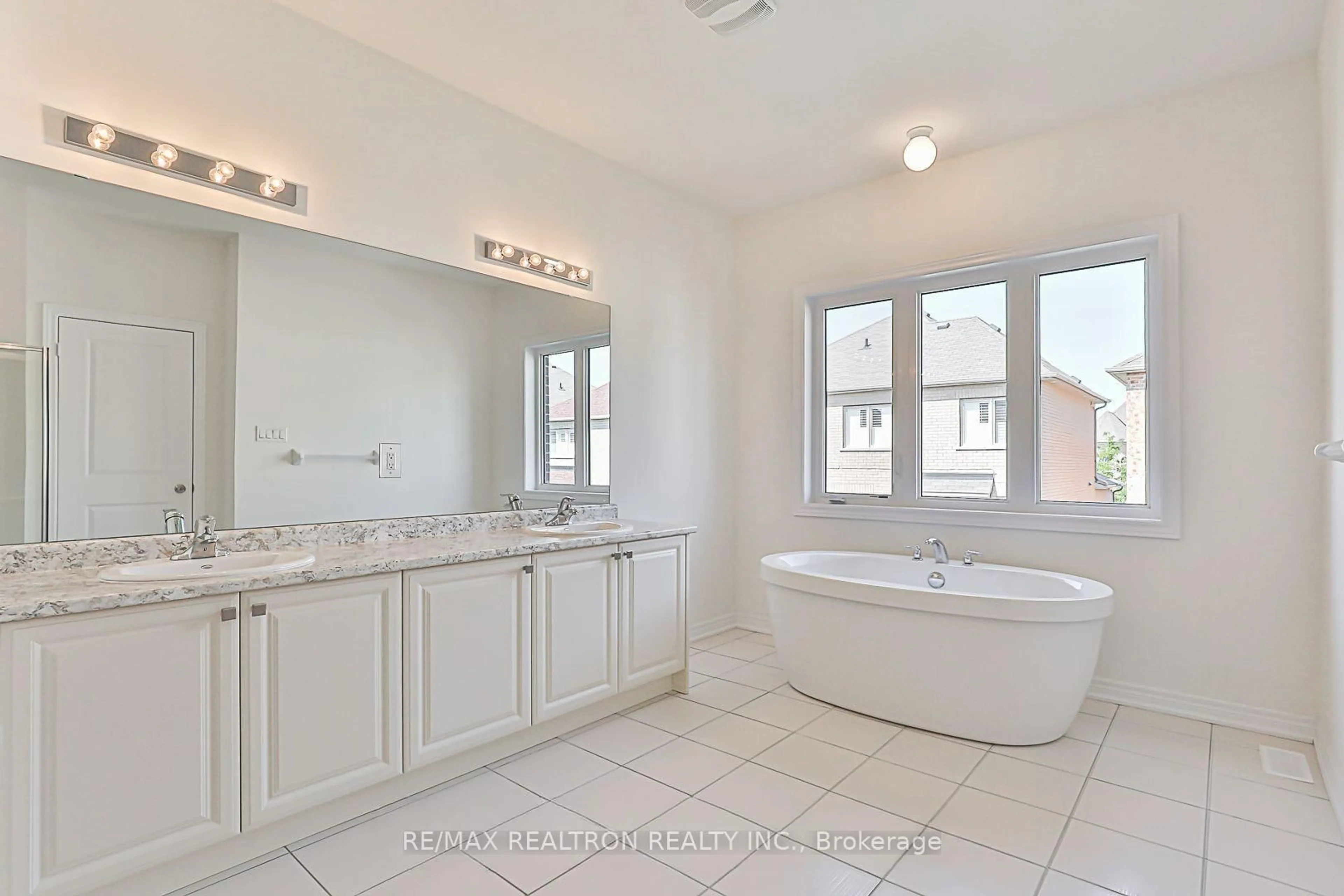 Contemporary bathroom, ceramic/tile floor for 168 Wesmina Ave, Whitchurch-Stouffville Ontario L4A 5A2