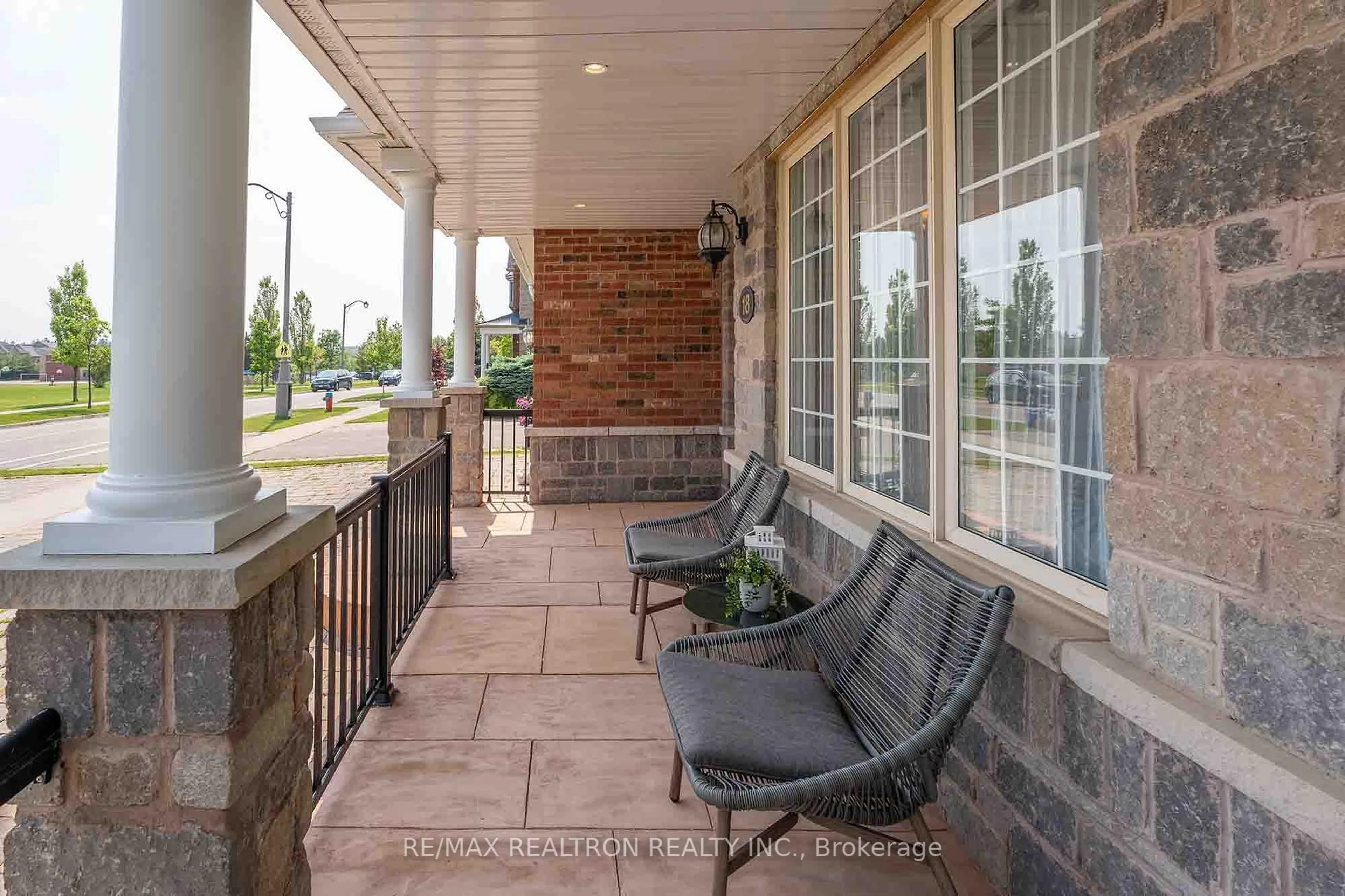 Patio, unknown for 18 Augustine Ave, Richmond Hill Ontario L4E 4X6