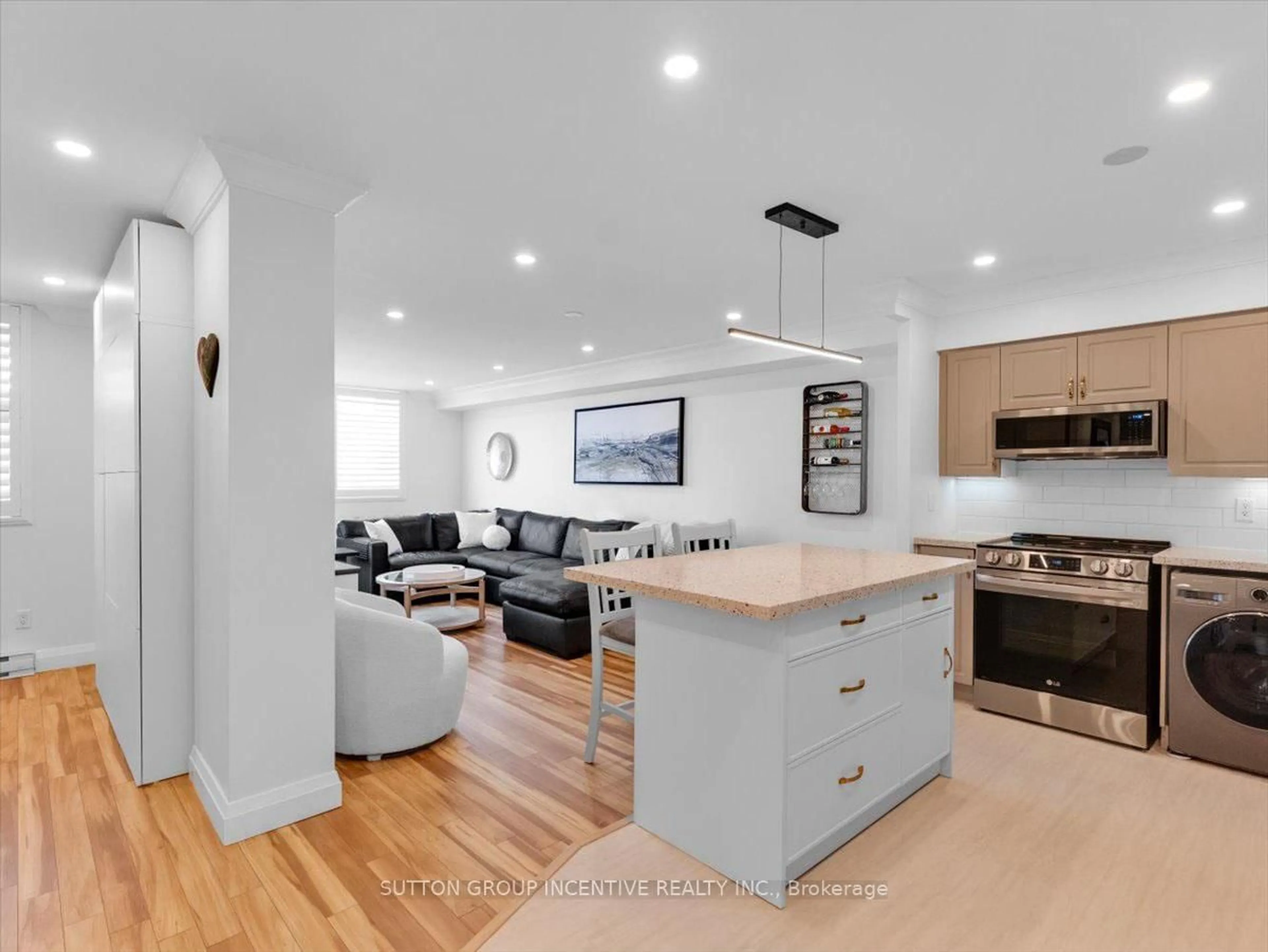 Open concept kitchen, unknown for 260 Davis Dr #1007, Newmarket Ontario L3Y 7C3