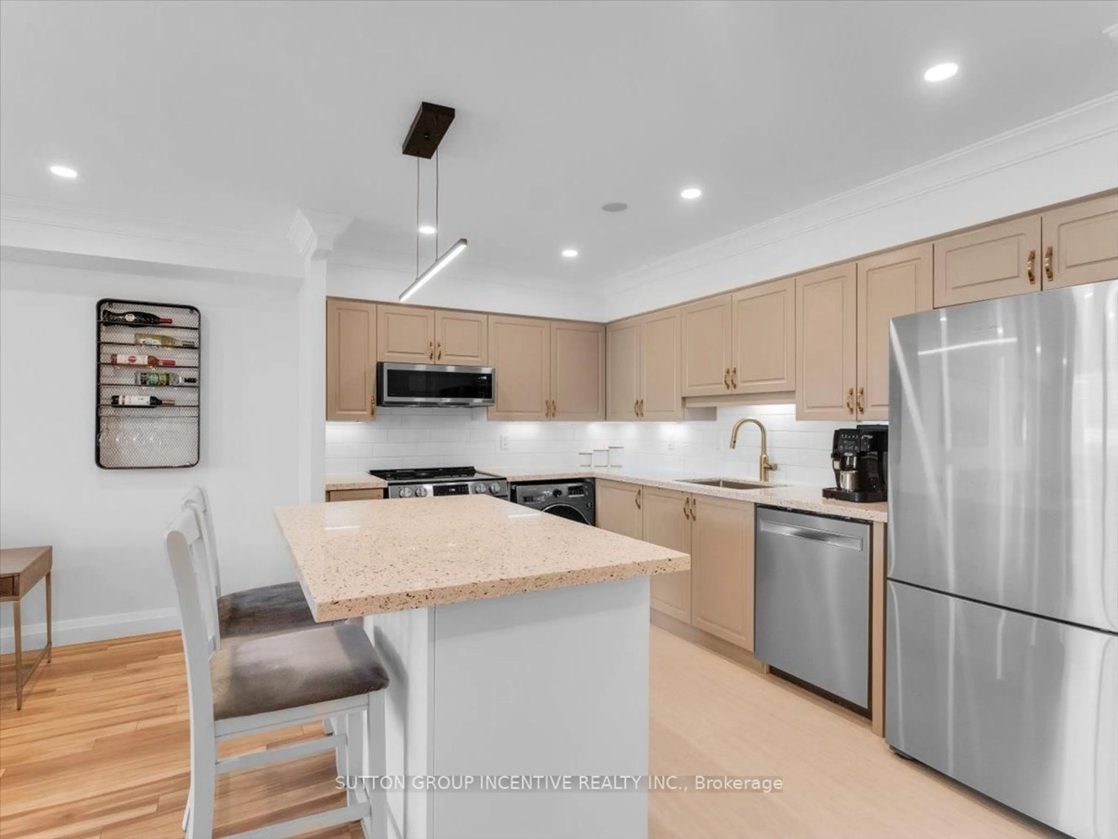 Open concept kitchen, unknown for 260 Davis Dr #1007, Newmarket Ontario L3Y 7C3